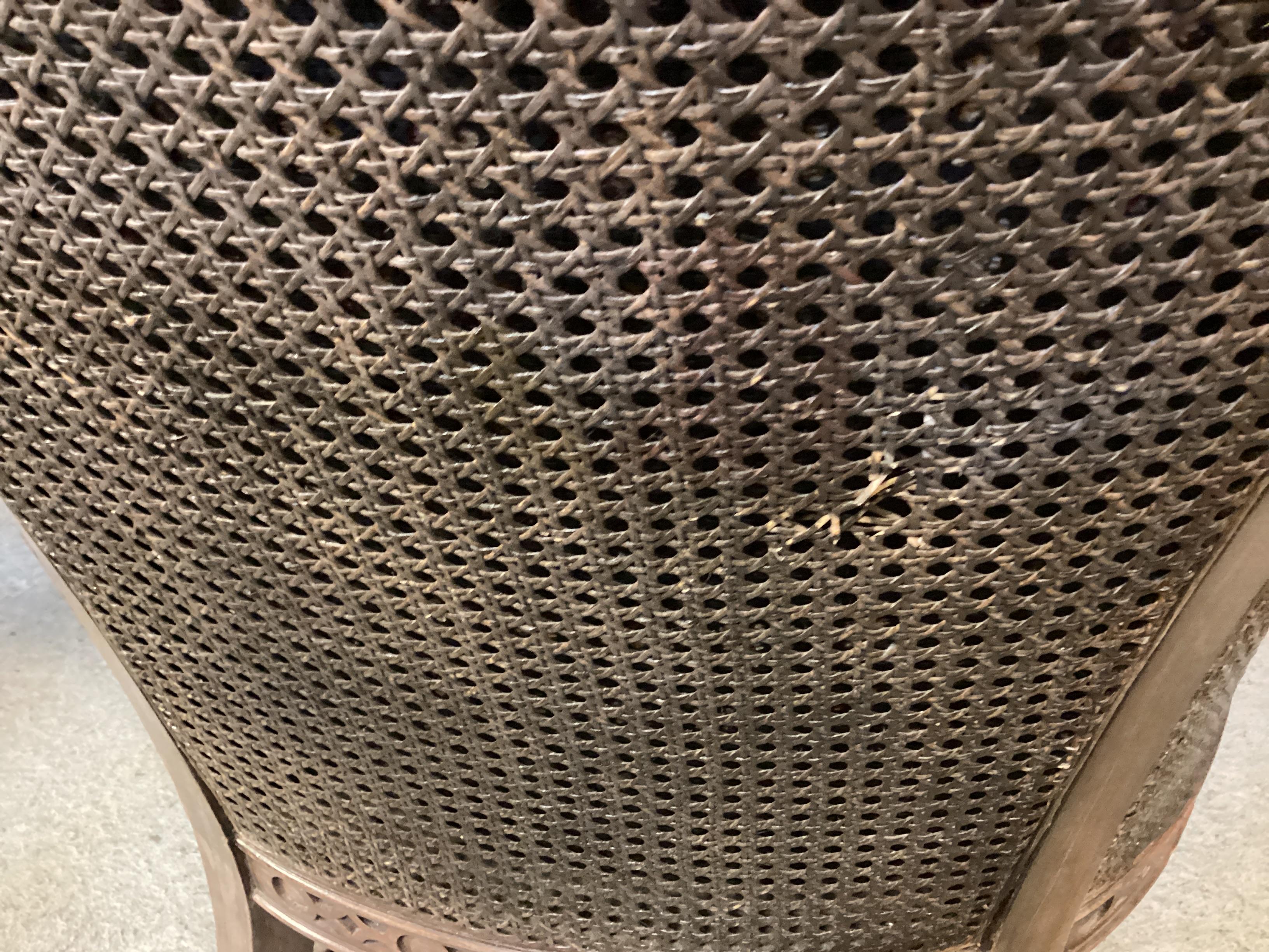 Remarquable paire de fauteuils club en rotin de style français en vente 12