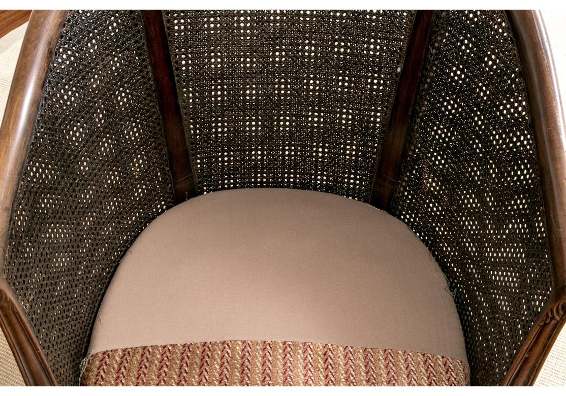 Remarquable paire de fauteuils club en rotin de style français en vente 8
