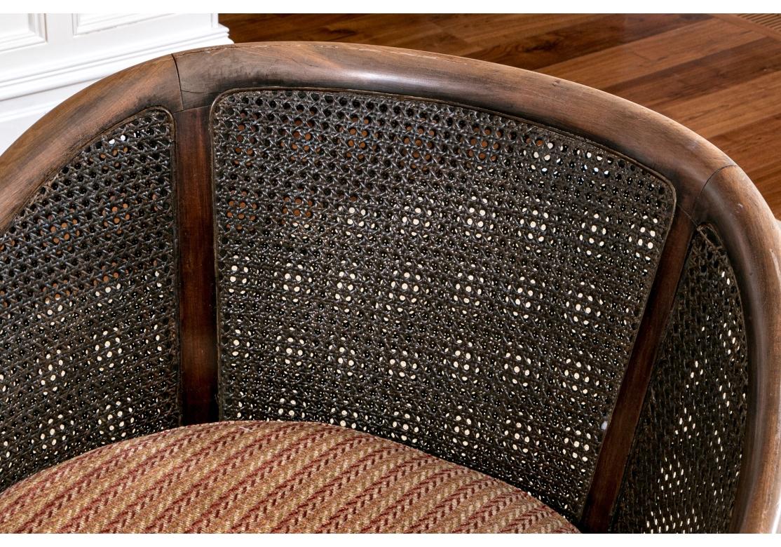 Remarquable paire de fauteuils club en rotin de style français en vente 10