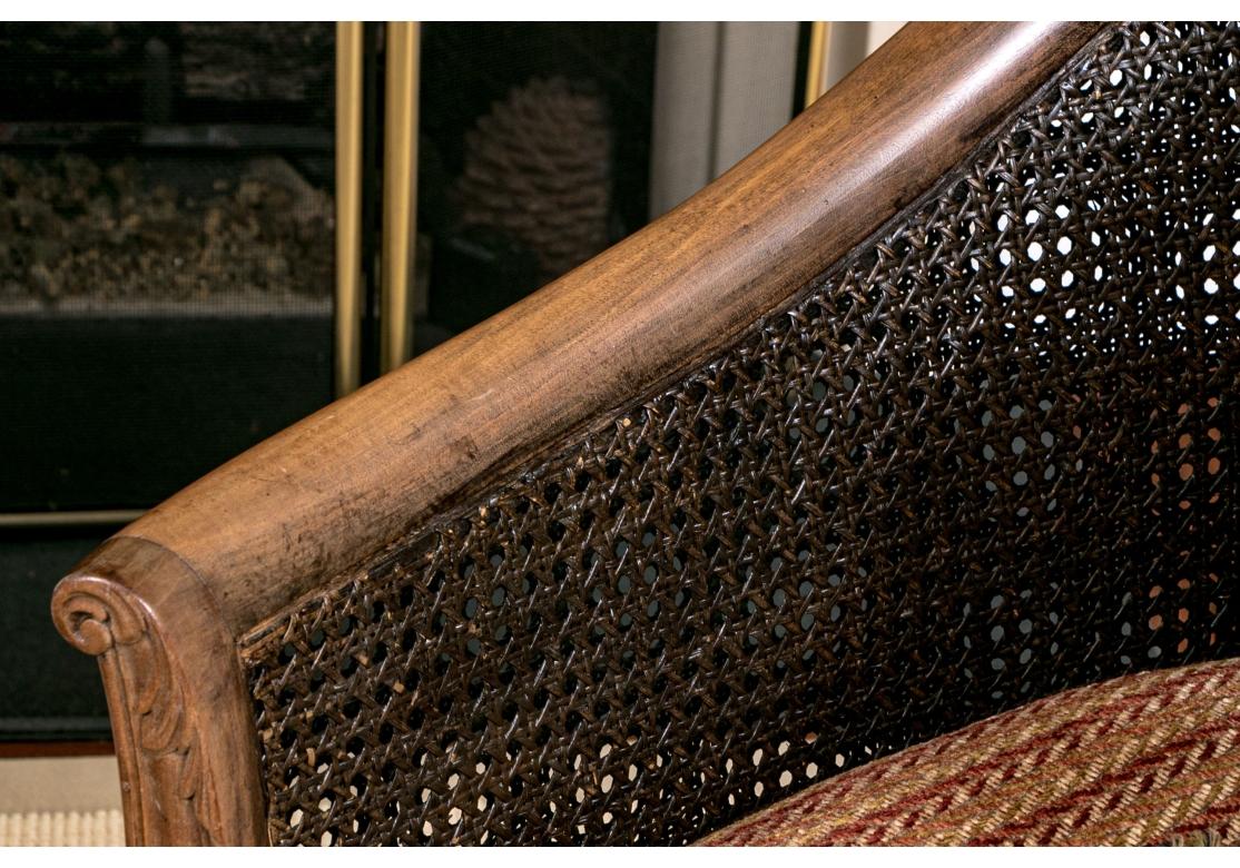 Tissu Remarquable paire de fauteuils club en rotin de style français en vente
