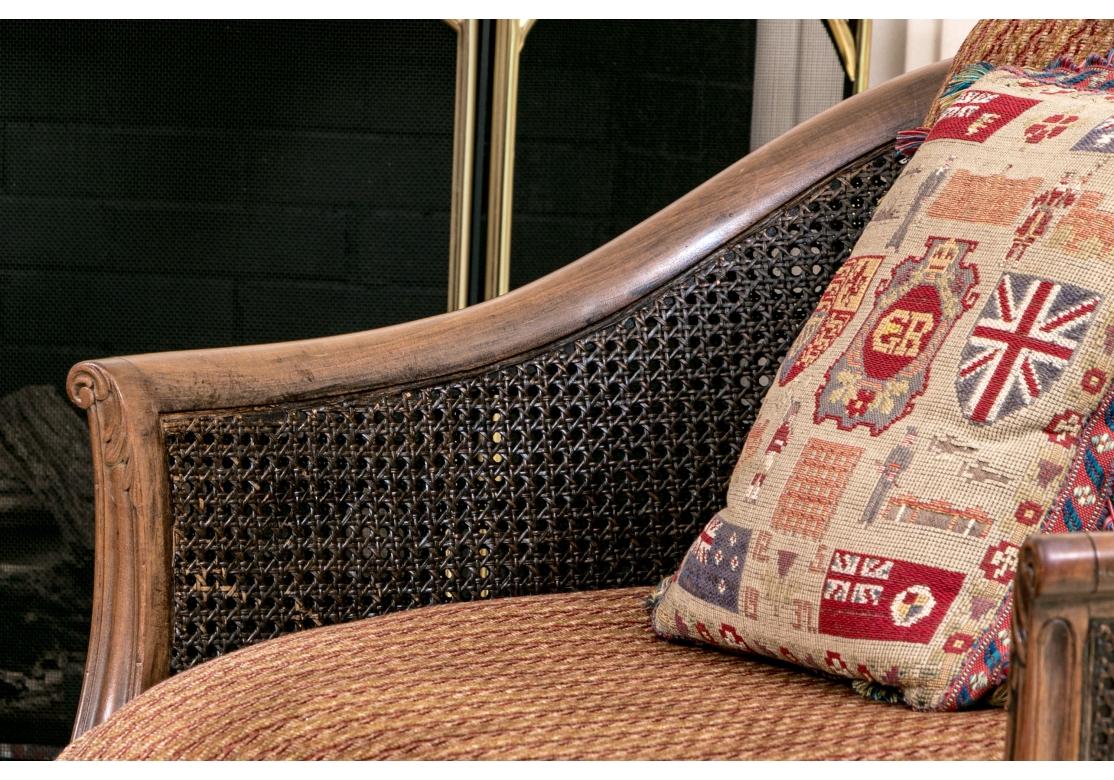 Remarquable paire de fauteuils club en rotin de style français en vente 1