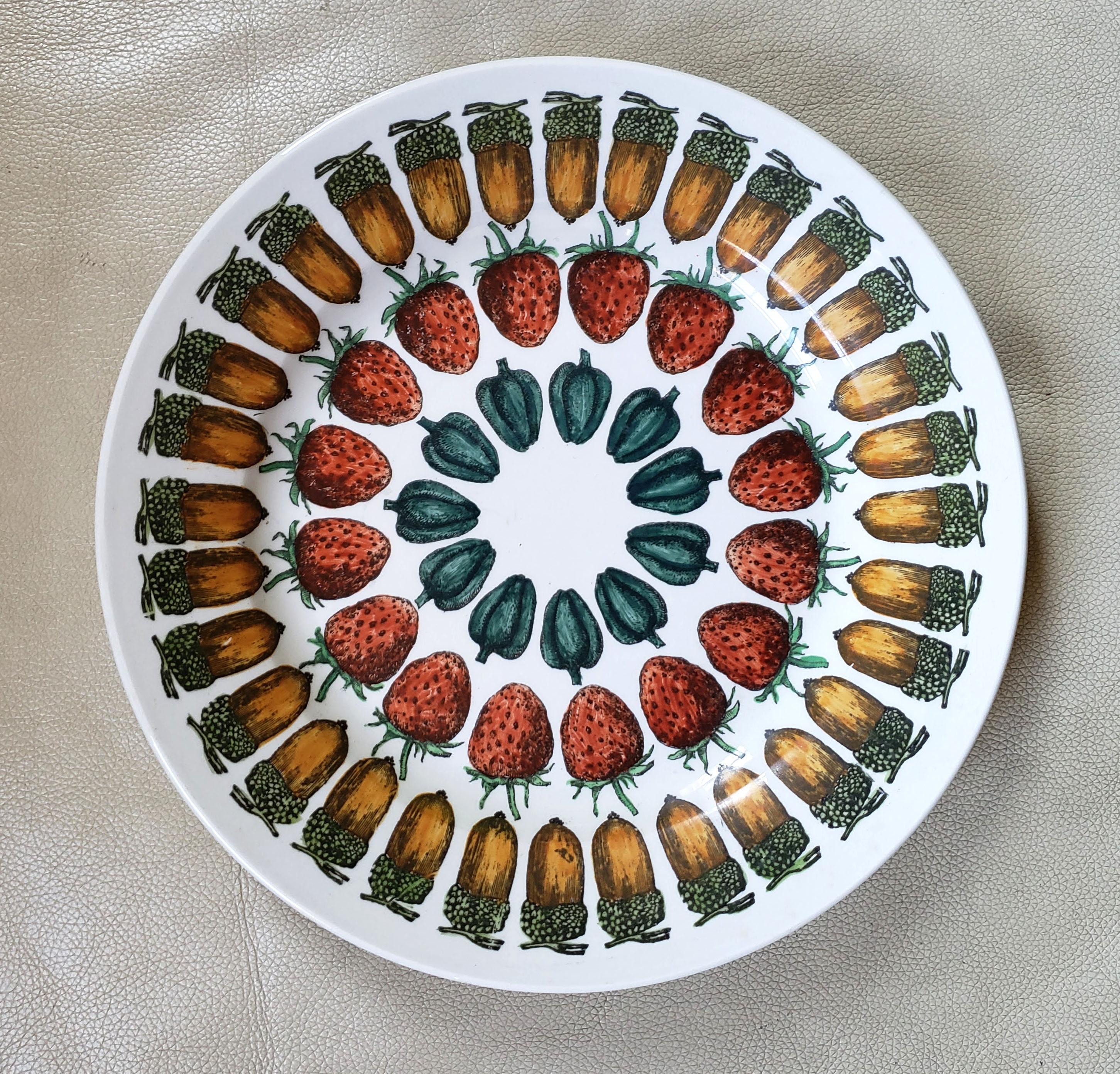 Remarkable Rare Set of Four Piero Fornasetti Giostra di Frutta Pattern Plates In Good Condition In Downingtown, PA
