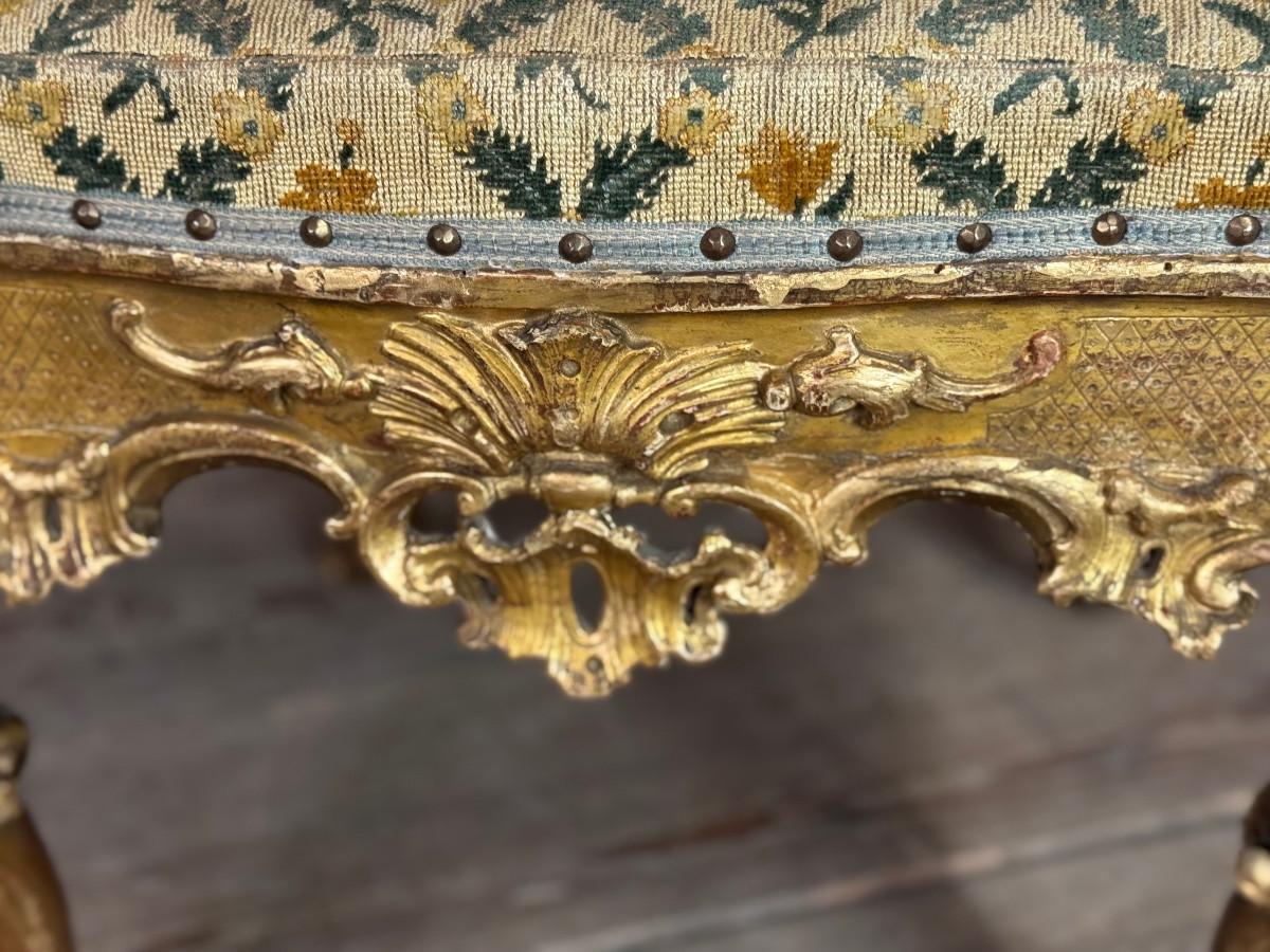 Remarkable small carved and gilded wooden armchair, Venice, early 18th century For Sale 4