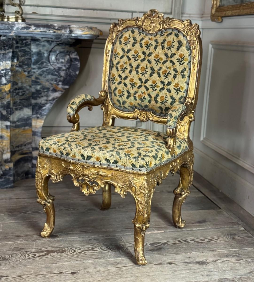 Remarkable small carved and gilded wooden armchair, Venice, early 18th century For Sale 7