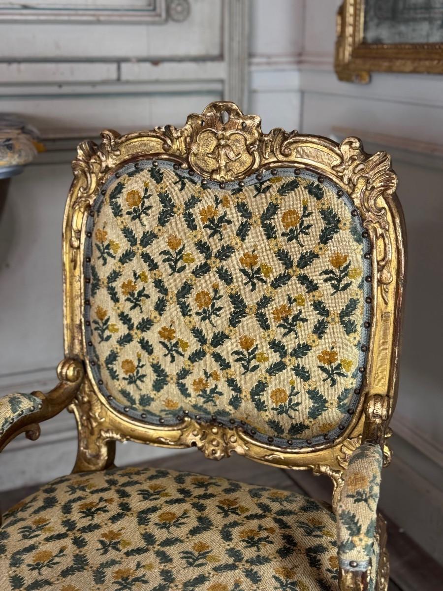 French Remarkable small carved and gilded wooden armchair, Venice, early 18th century For Sale