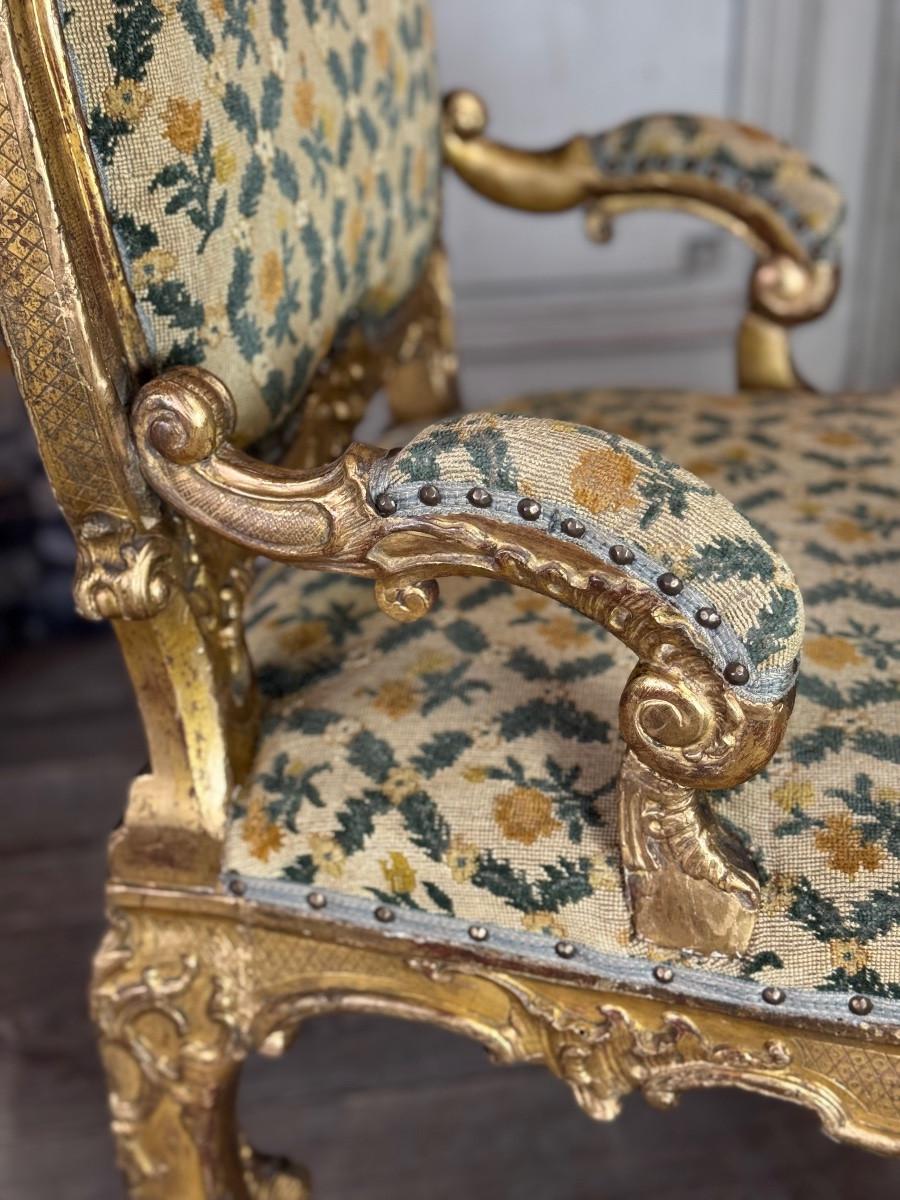 Remarkable small carved and gilded wooden armchair, Venice, early 18th century For Sale 1