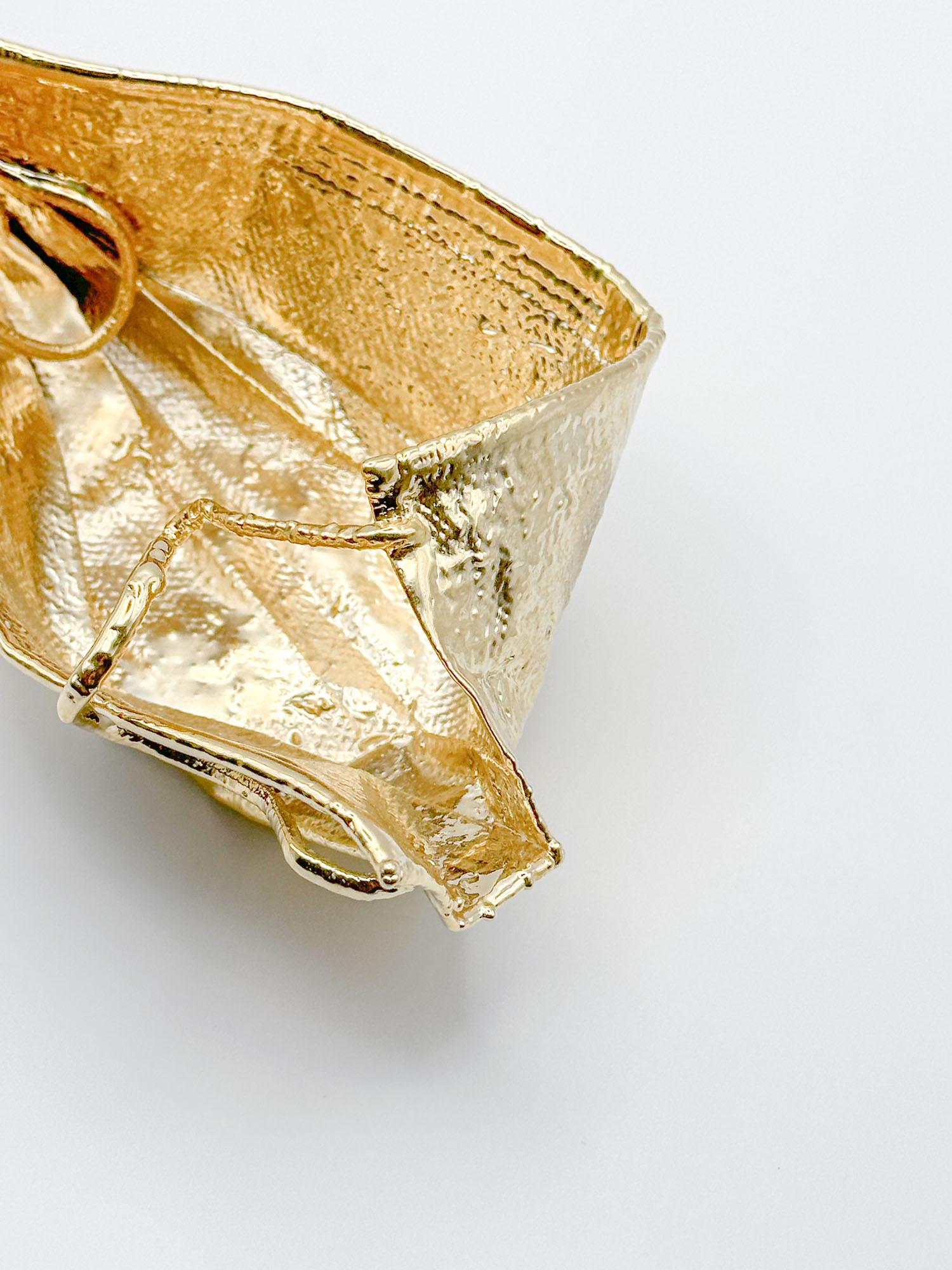 Remask Act 001 Gold Art Object Made from Surgical Mask by Enrico Girotti In New Condition For Sale In Verona, IT
