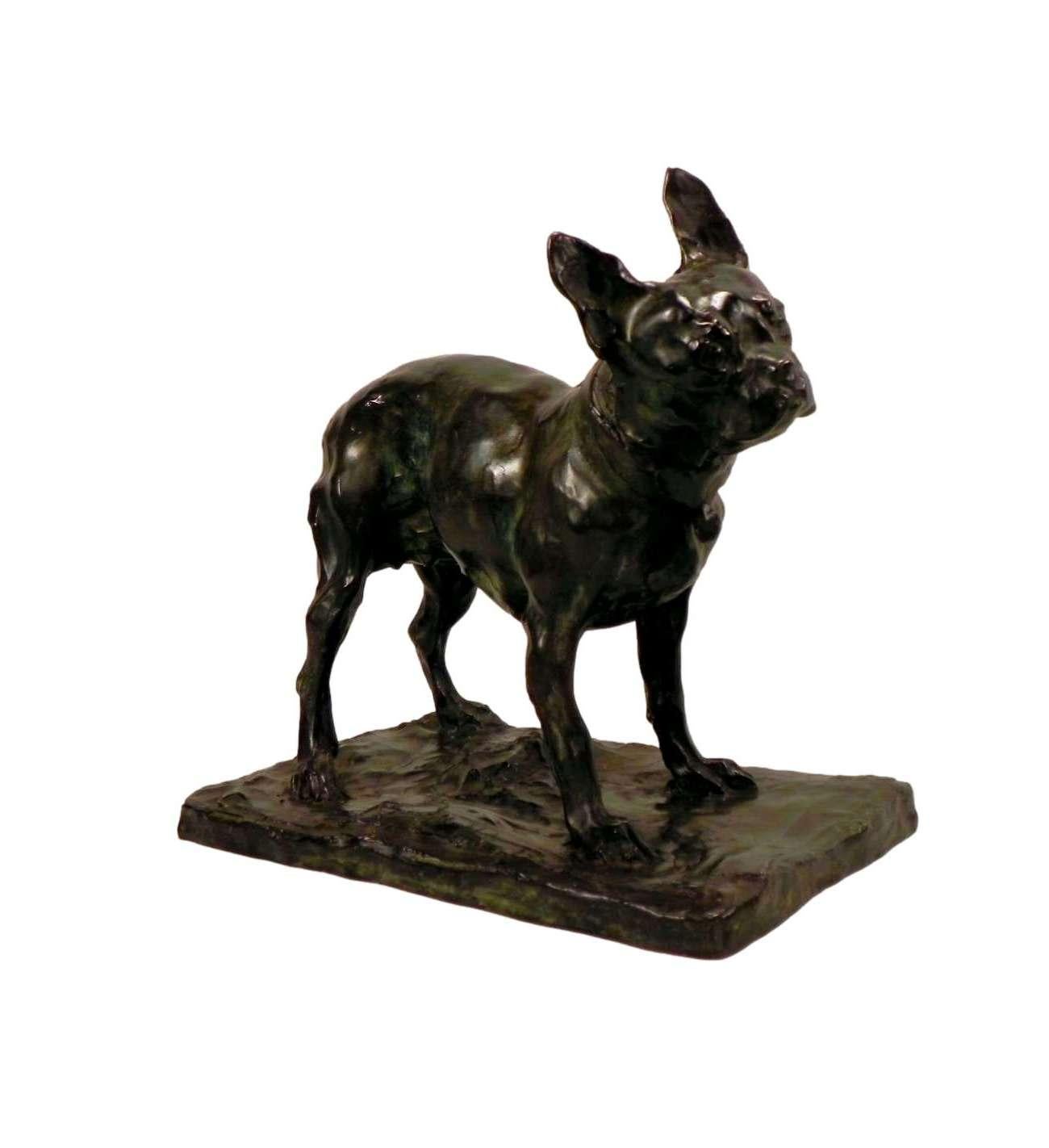 Bulldog francés de bronce

En 1905, Rembrandt Bugatti tomó como modelo al Bulldog Francés de su madre y creó esta escultura viviente, en la que el perro inclina la cabeza y parece interrogar al observador con la mirada. La estatua original fue