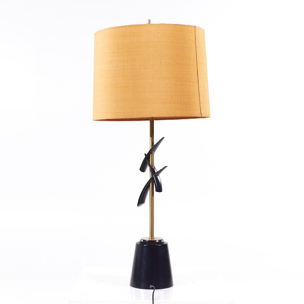 Mid-Century moderno Lampada da tavolo in ottone di metà secolo Rembrandt in vendita