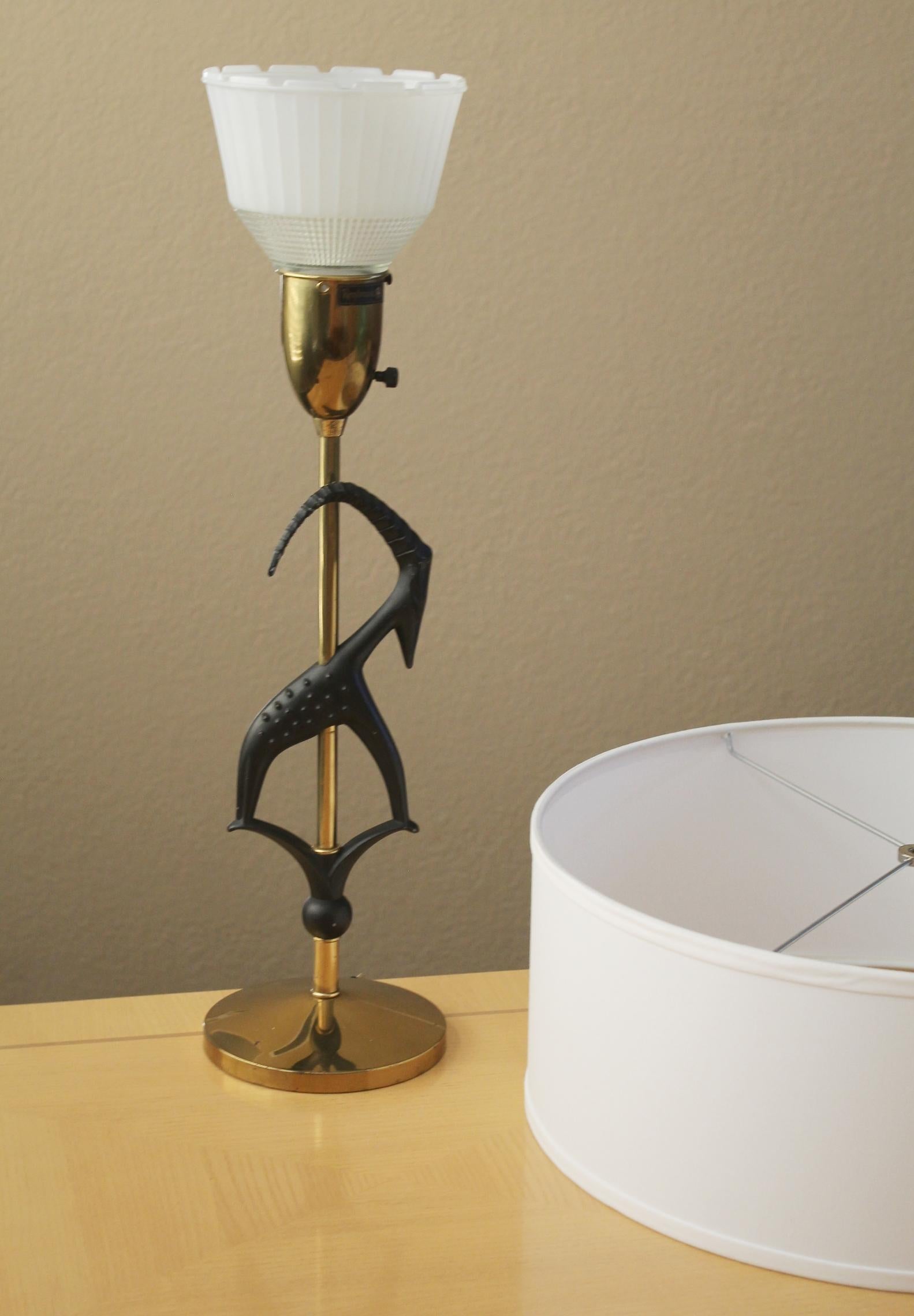 Rembrandt Mid Century Modern Table Lamp! Swiss Banker Decor! Goat Horn MCM 1950s In Good Condition For Sale In Peoria, AZ