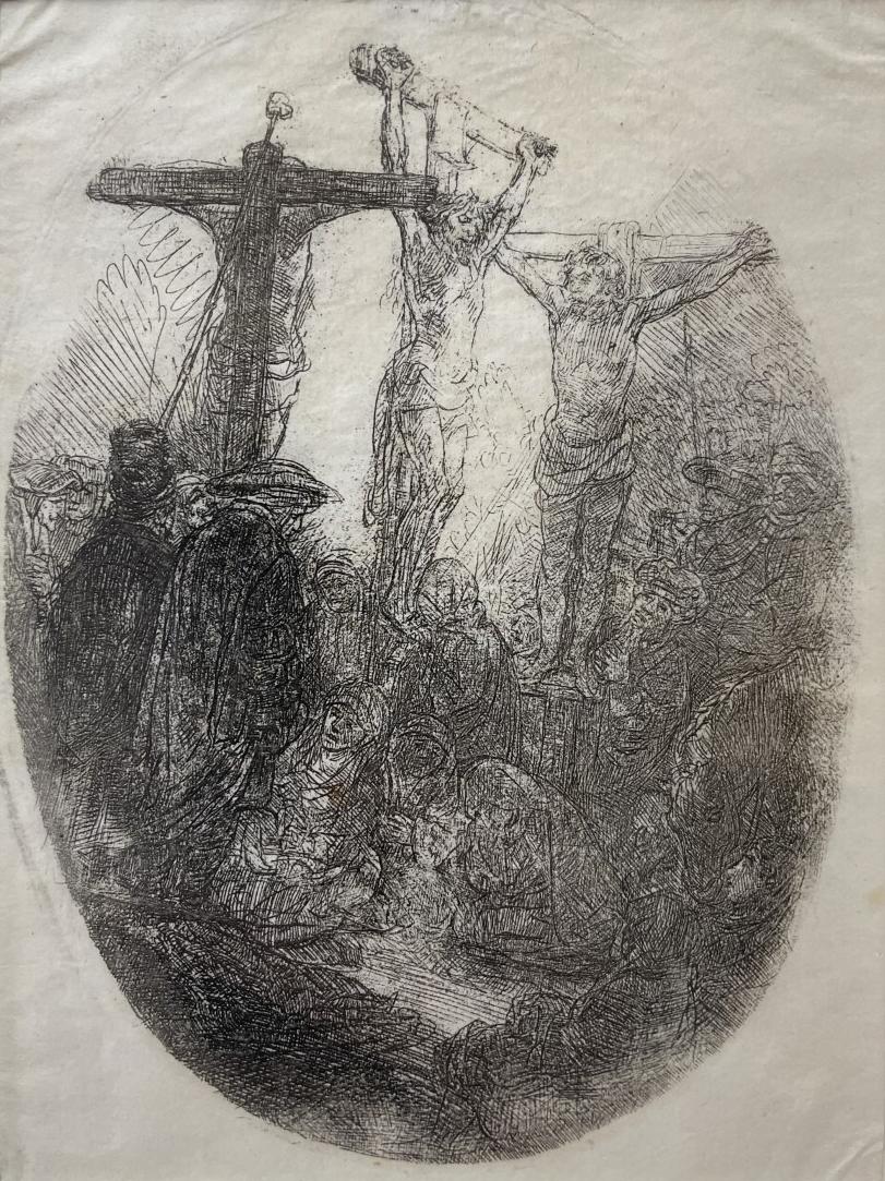 Cristo crocifisso tra due ladri: una lastra ovale' Acquaforte originale di Rembrandt - Print di Rembrandt van Rijn