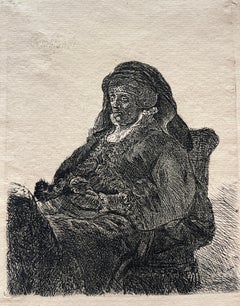 La mère de l'Artistics assise à une table, regardant vers la gauche : trois quarts de longueur