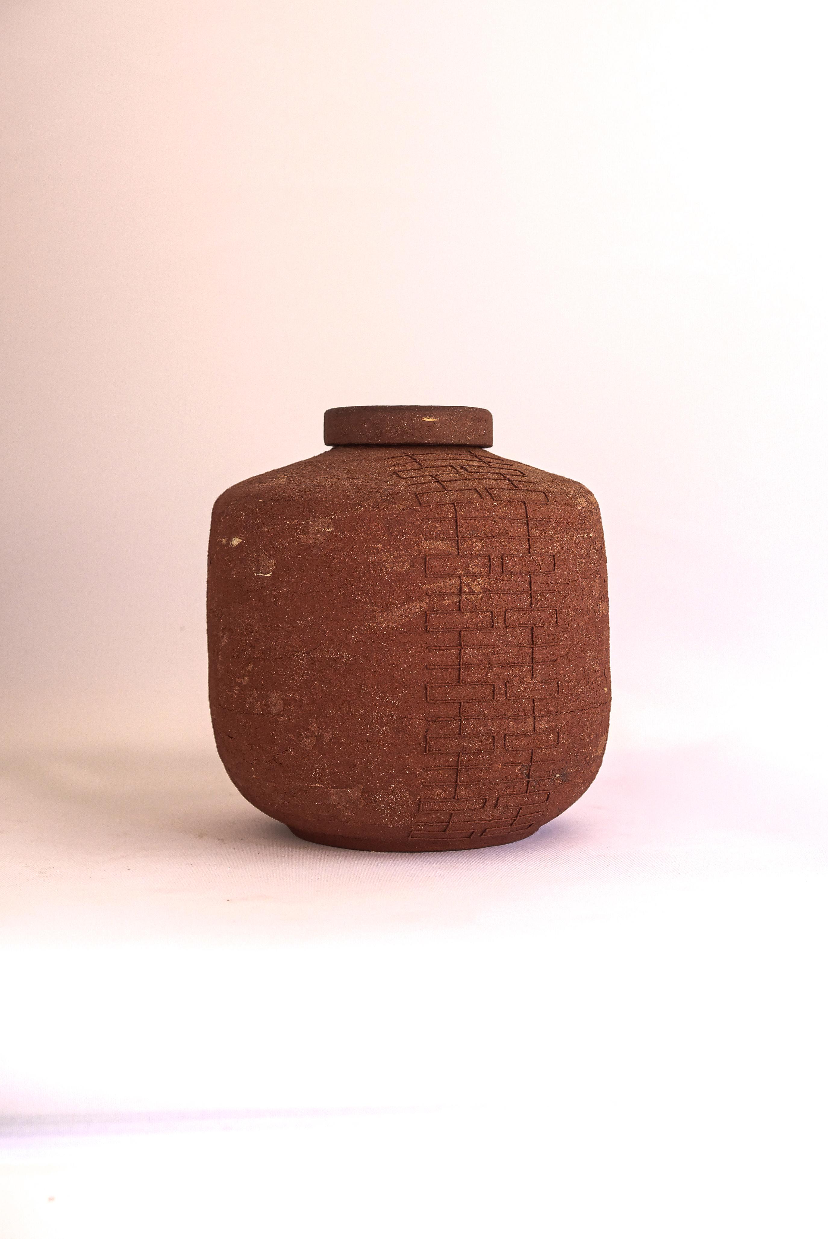 Barattolo Remember Us Double Happiness 78 in gres rosso di Martine Ceramics In condizioni Nuovo in vendita a Geneve, CH