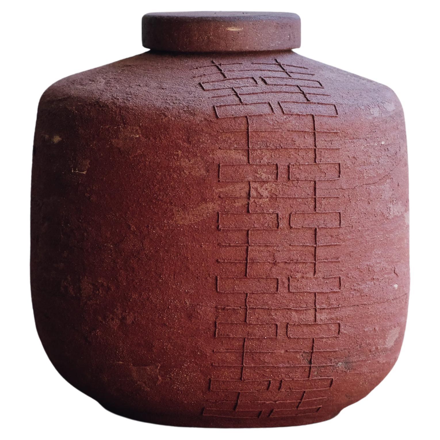 Barattolo Remember Us Double Happiness 78 in gres rosso di Martine Ceramics in vendita