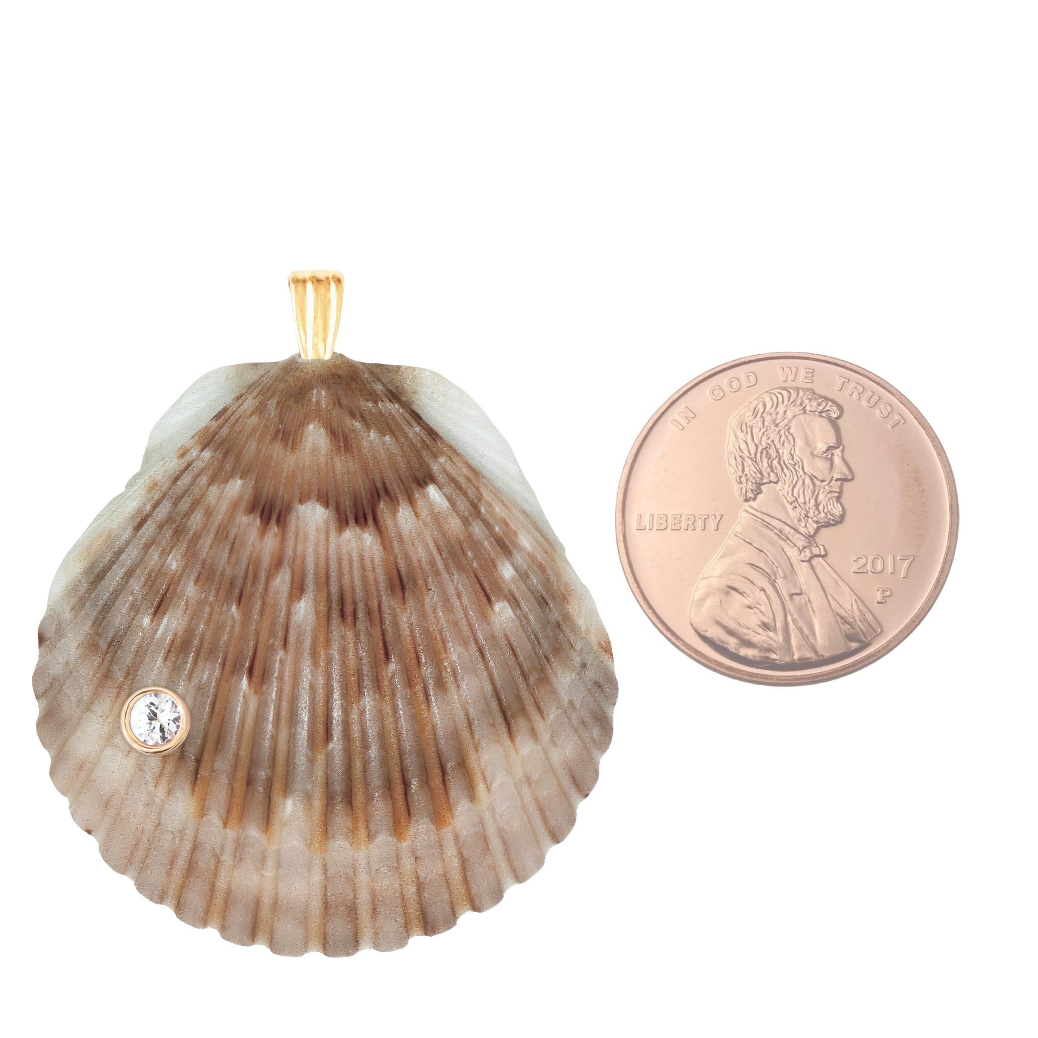 Pendentif en or 14k avec saphir blanc naturel et coquillage de Whiting Neuf - En vente à Miami, FL