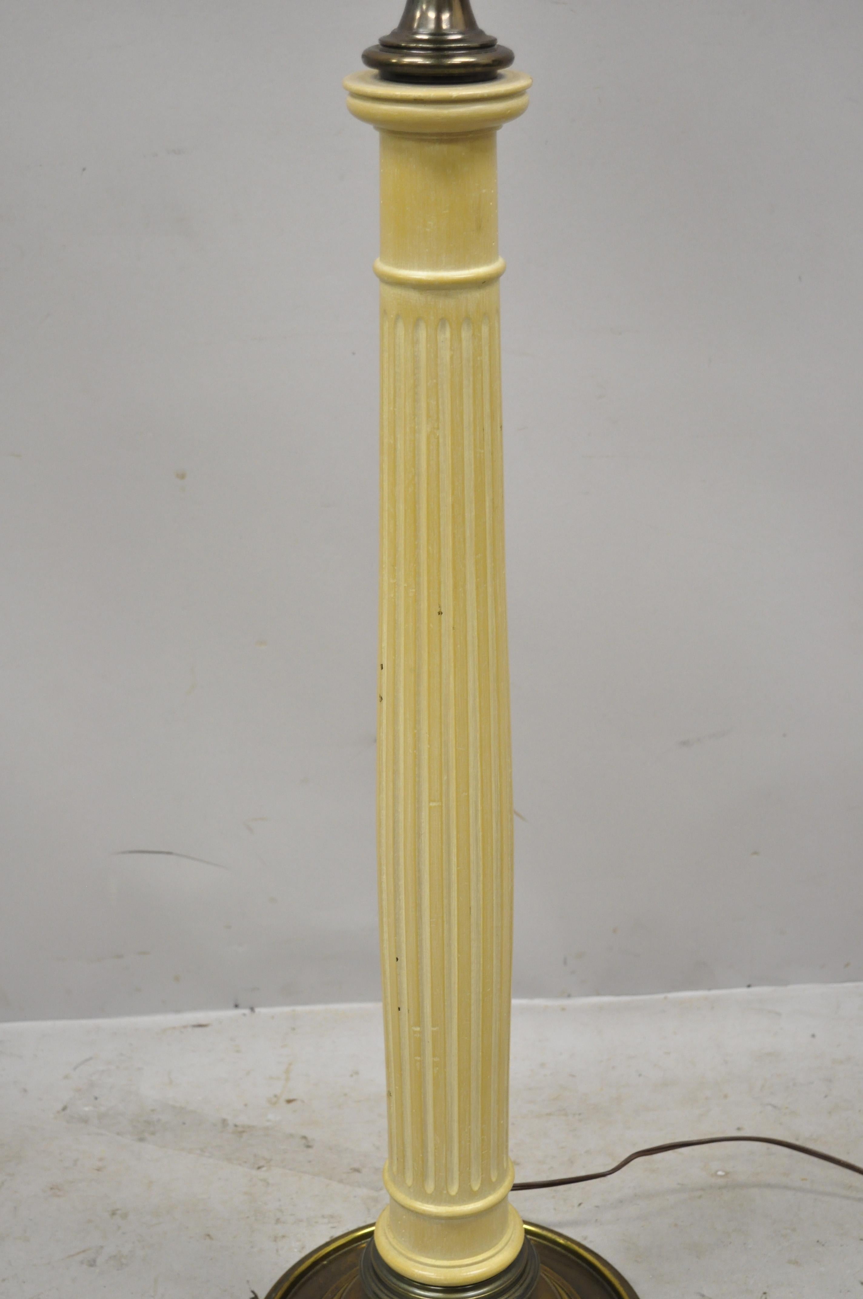 Remington Hollywood Regency Pineapple Wooden Column Brass Reading Floor Lamp  In Good Condition For Sale In Philadelphia, PA