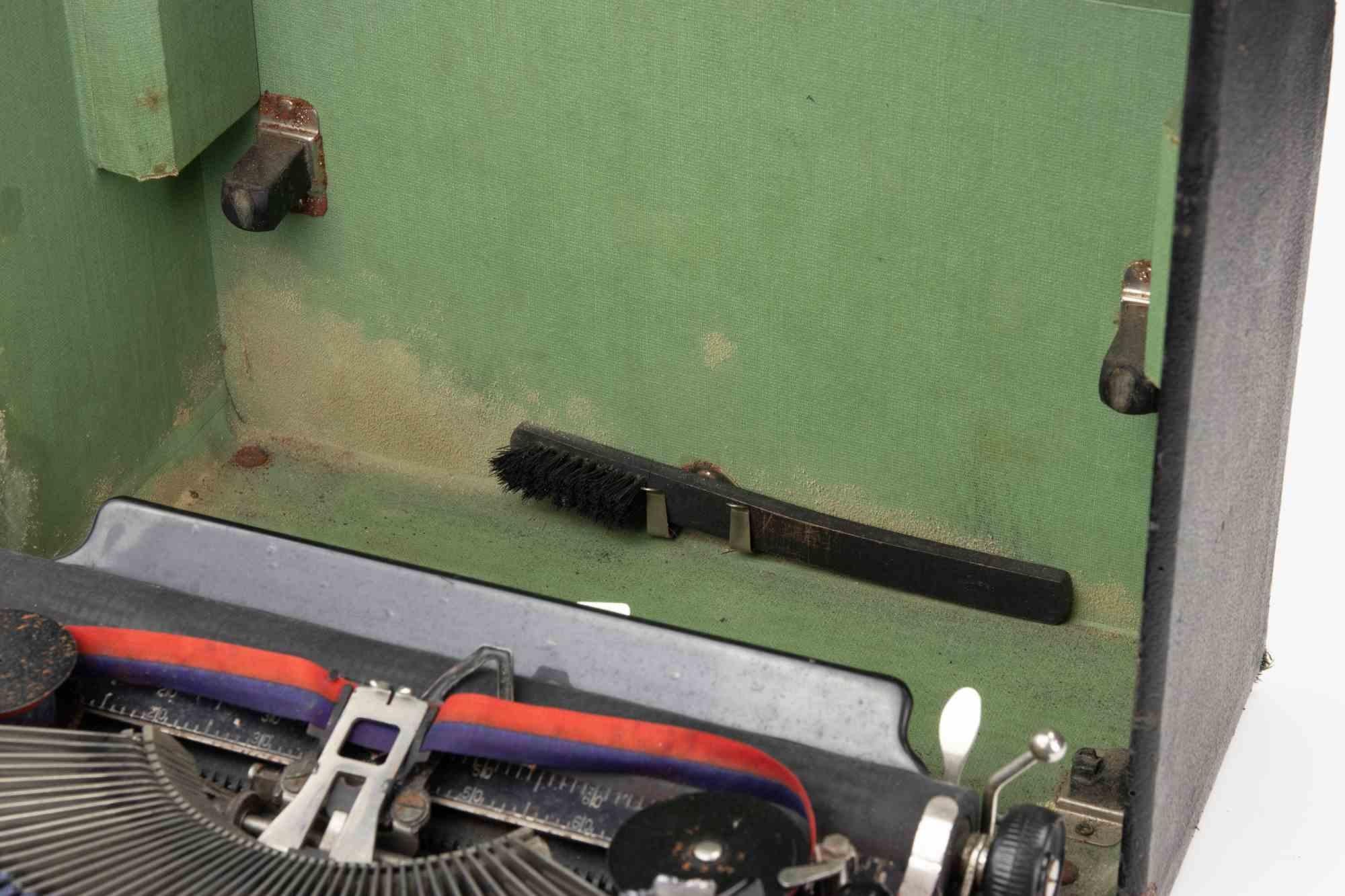 Máquina de escribir portátil Remington con estuche, circa años 30-40 mediados del siglo XX en venta