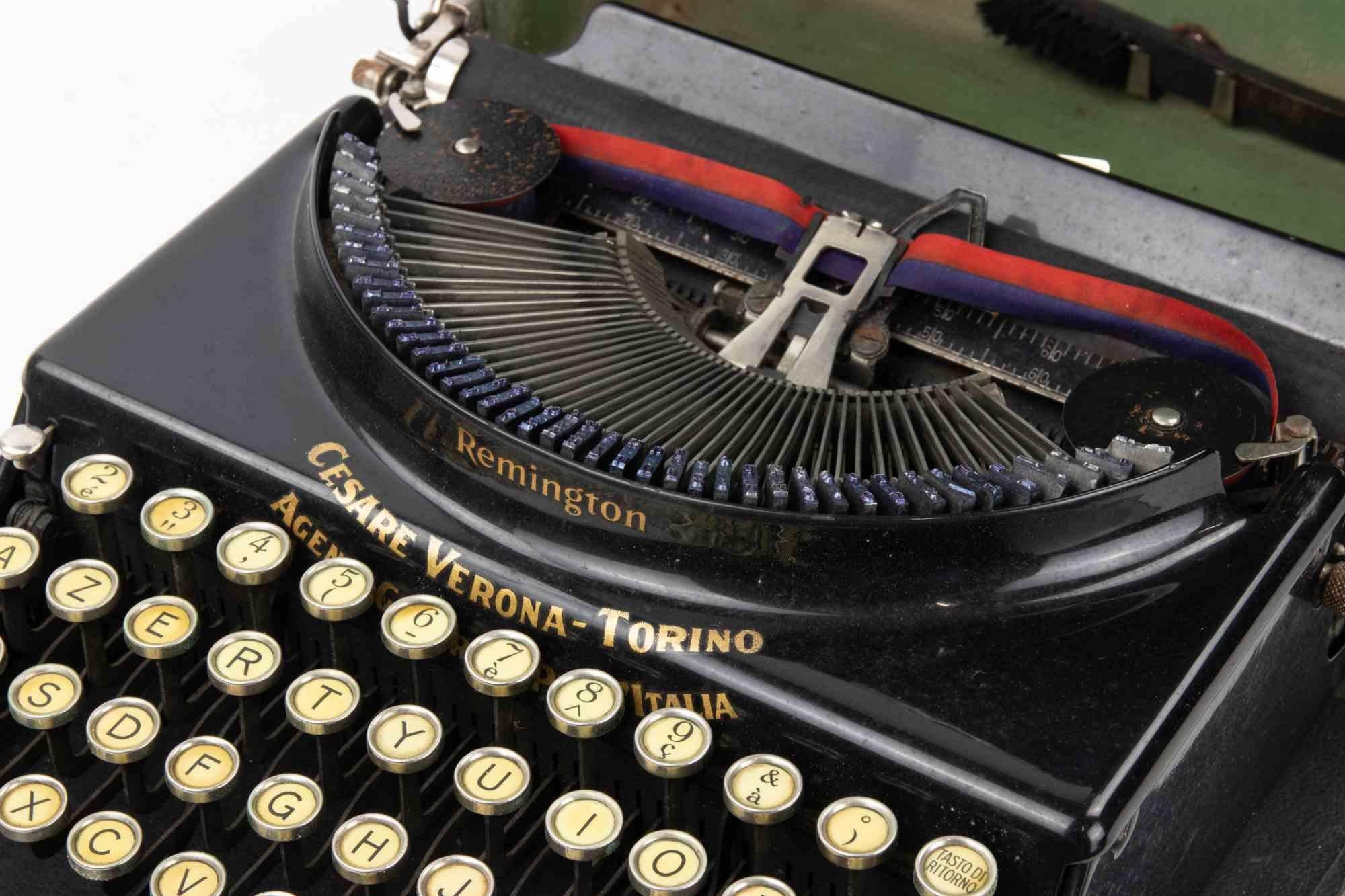 Máquina de escribir portátil Remington con estuche, circa años 30-40 Metal en venta