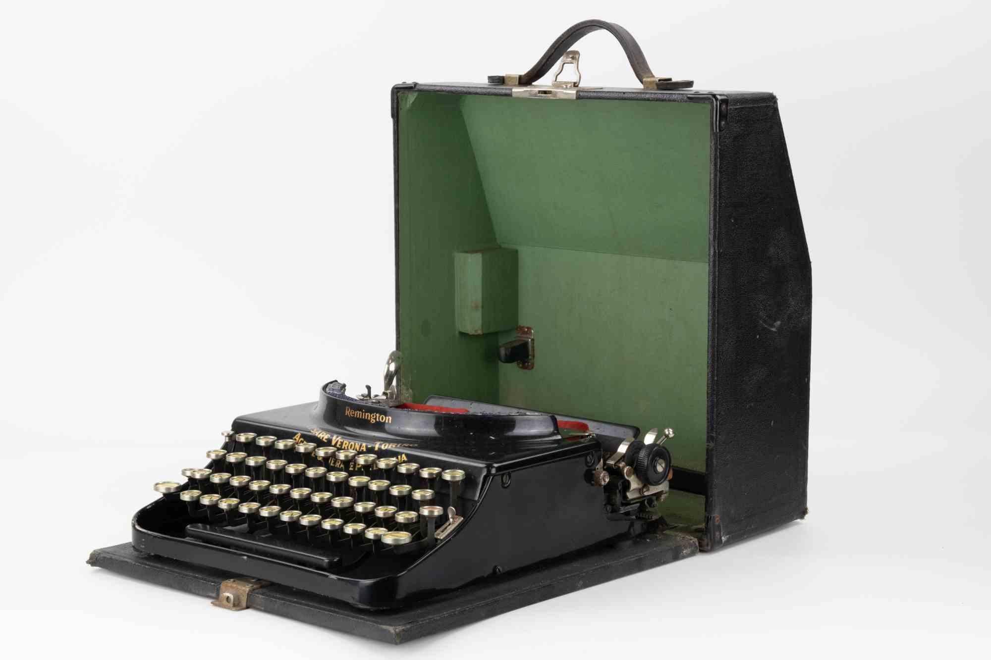 Máquina de escribir portátil Remington con estuche, circa años 30-40 en venta 1