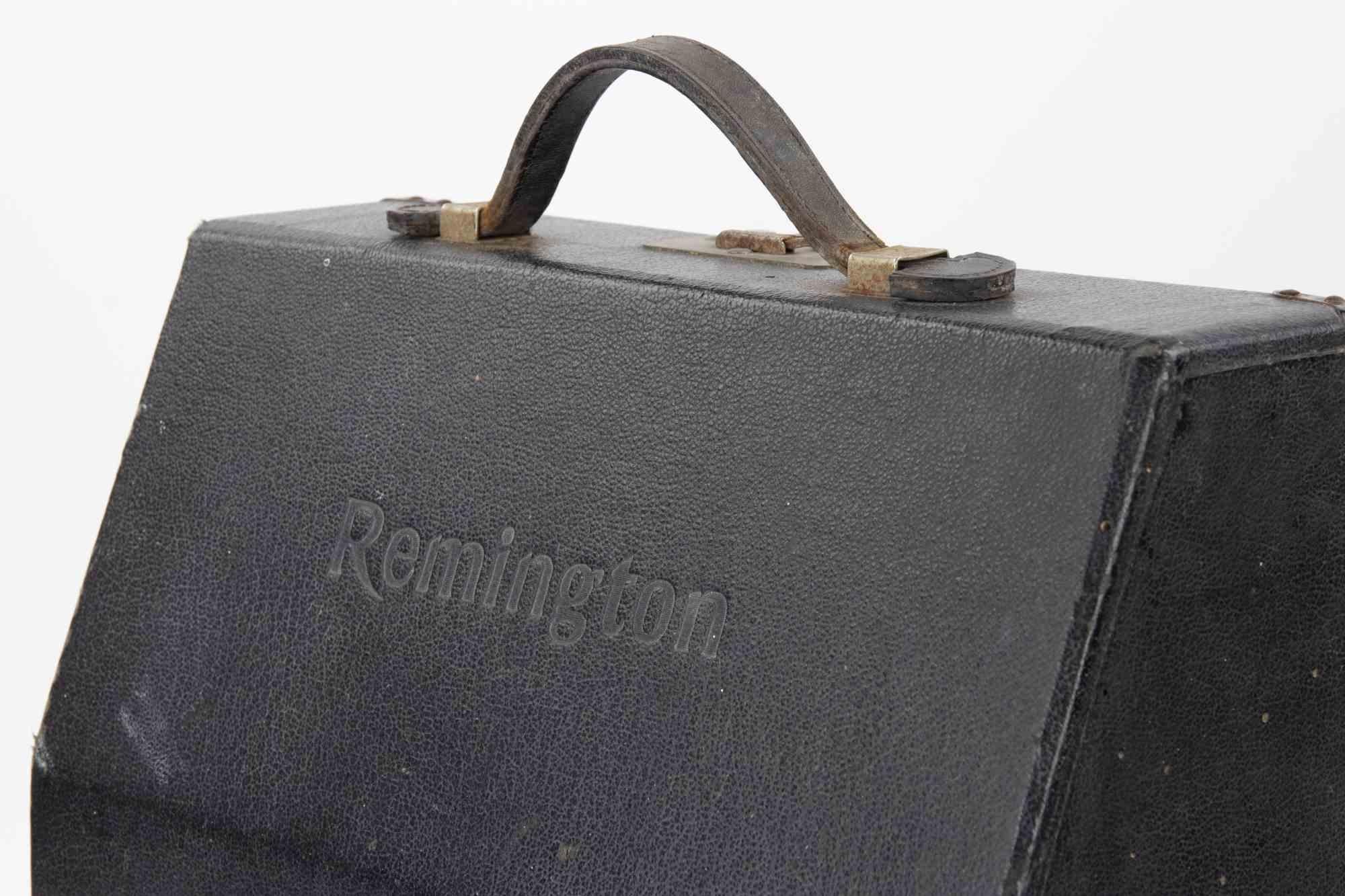 Máquina de escribir portátil Remington con estuche, circa años 30-40 en venta 2