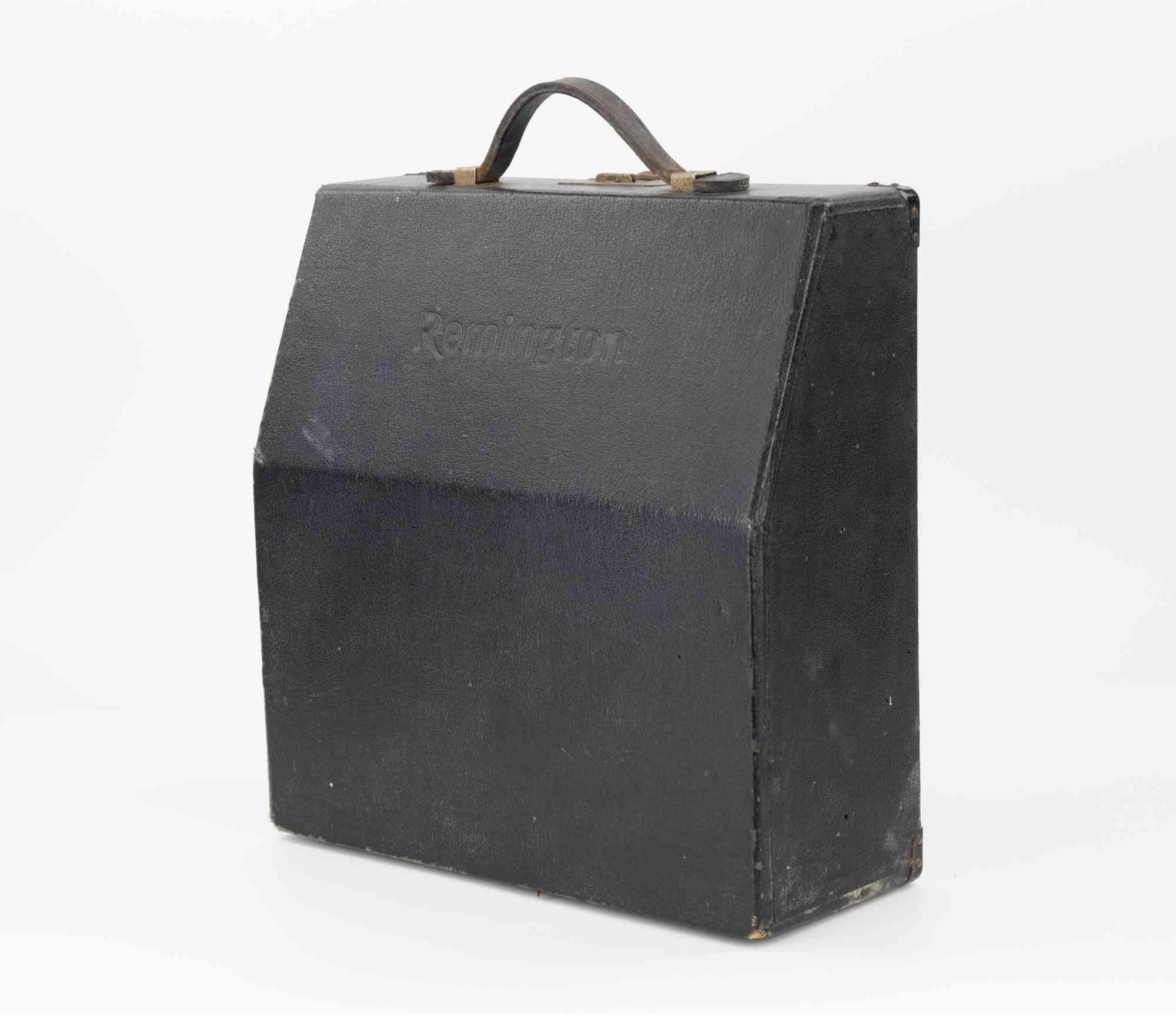 Máquina de escribir portátil Remington con estuche, circa años 30-40 en venta 3