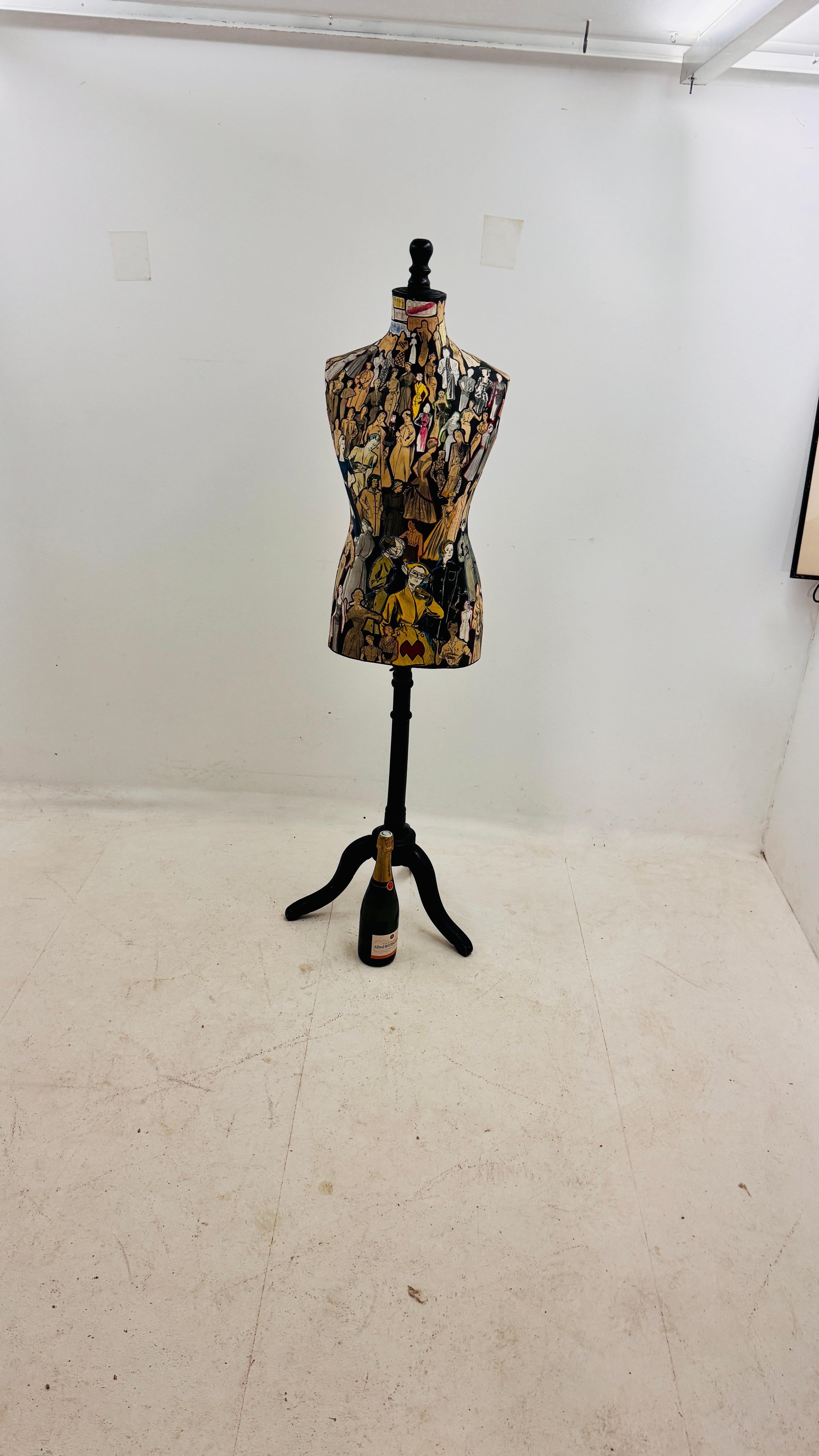 Busto di manichino rimovibile in legno con collage di moda, Parigi, anni '60 in vendita 9