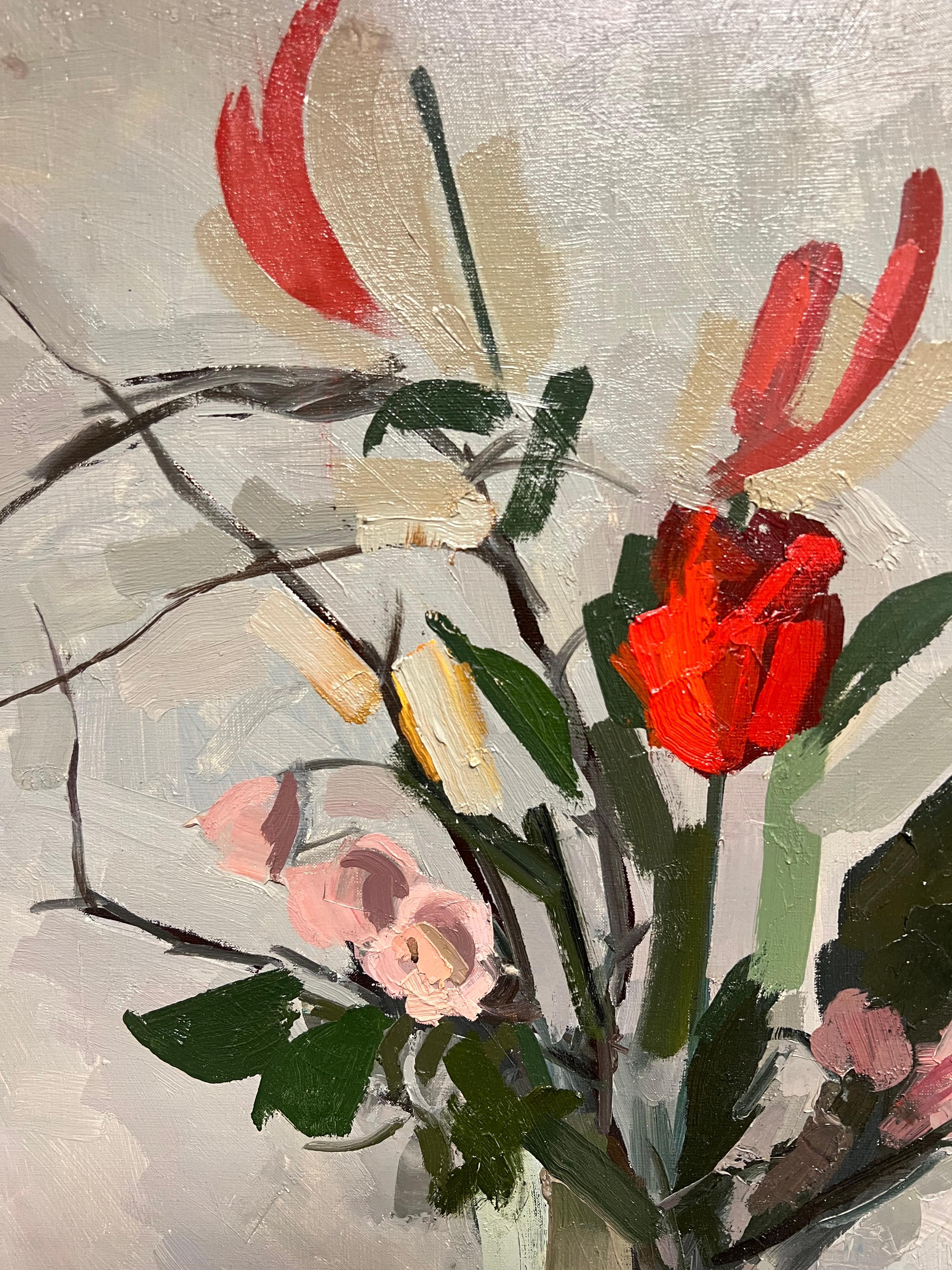 Natura morta floreale moderna francese Eleg Bouquet in un vaso di vetro Pittura ad olio - Interior Painting Grigio di René GUINAND (1892-1983)