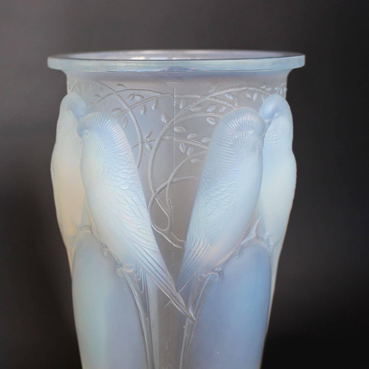 Molded René Lalique Art Deco Ceylan Vase