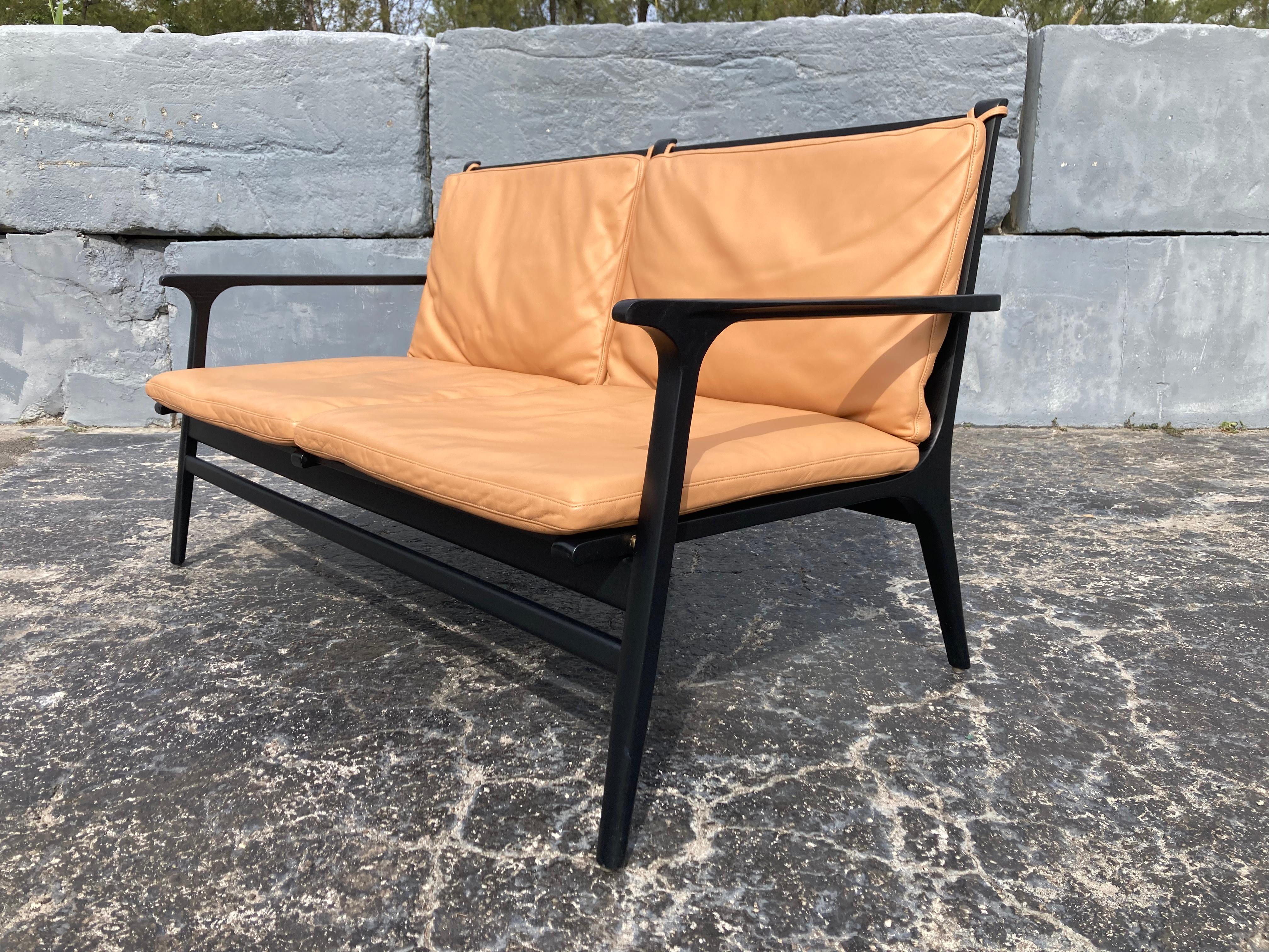 Rén Lounge Chair Zweisitzer-Sofa von Stellar Works entworfen von Space Copenhagen, Eiche, Leder. Passender Stuhl verfügbar.