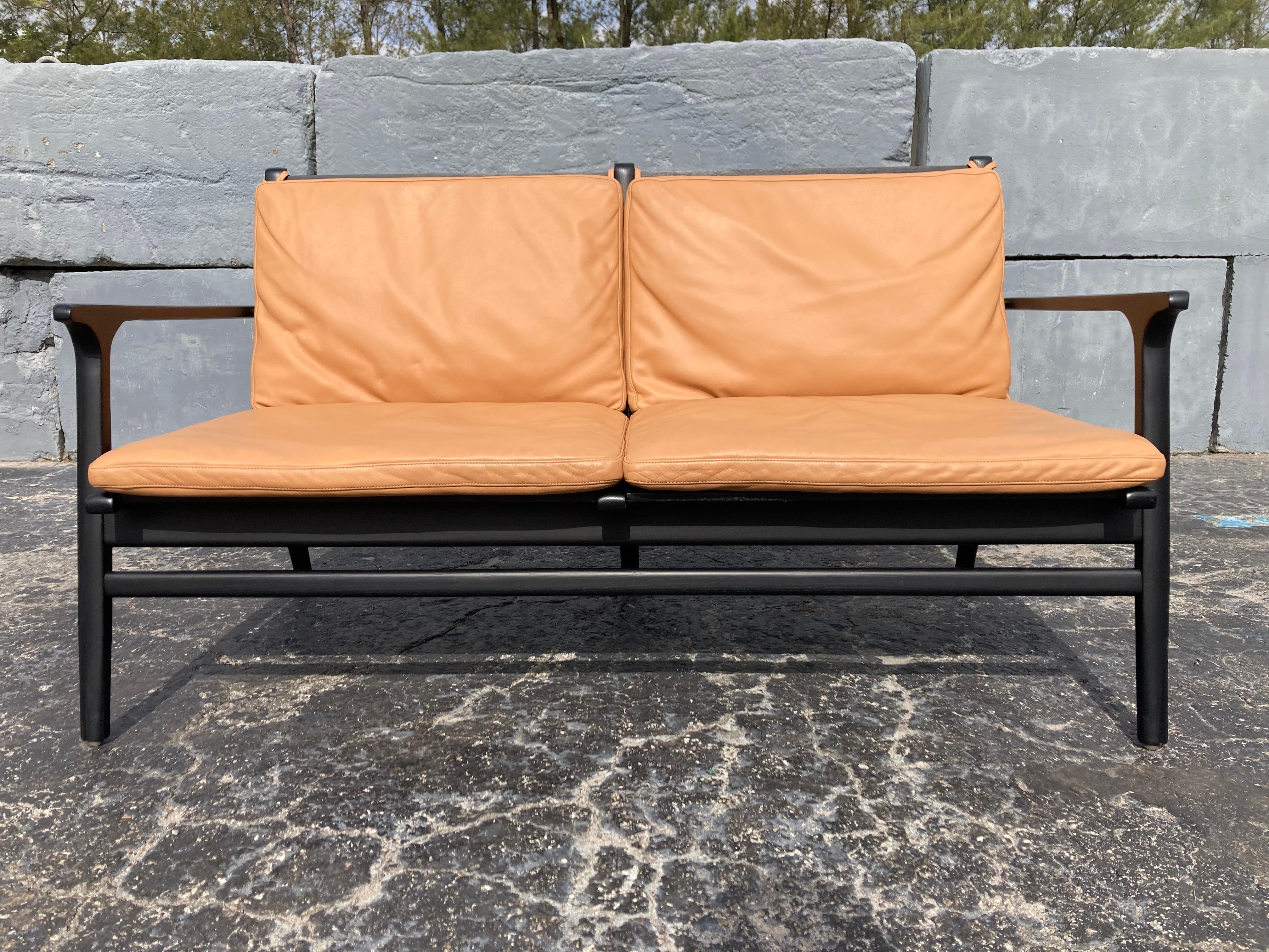 Rén Lounge Chair Zweisitziges Sofa Stellar Works Space Copenhagen, Eiche, Leder im Zustand „Gut“ im Angebot in Miami, FL
