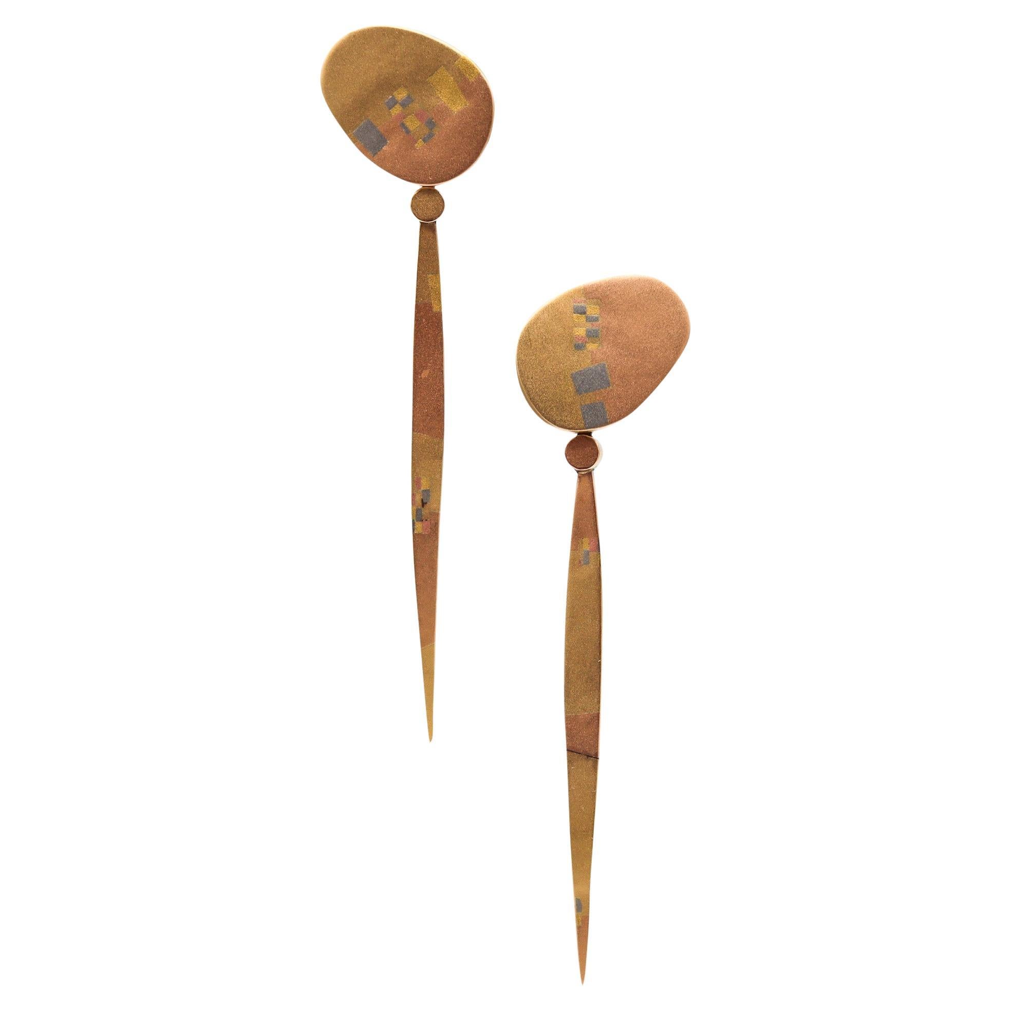 Boucles d'oreilles pendantes sculpturales convertibles Rena Koopman en or jaune dépoli 18 carats