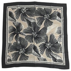 Rena Lange Schwarz & Creme Fantasy Blooms Seide Twill Schal 34" x 34"