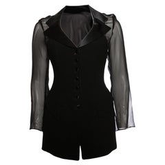 Rena Lange, Chaqueta blazer negra semitransparente.