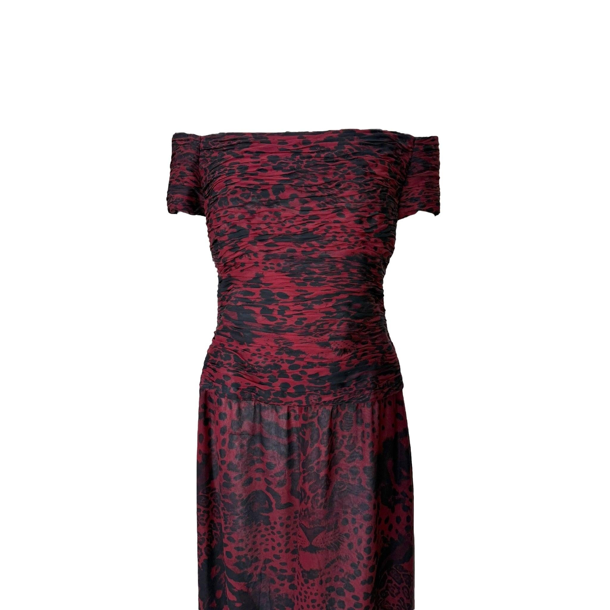 Noir Rena Lange - Robe asymétrique en mousseline de soie imprimée léopard, années 1990 en vente