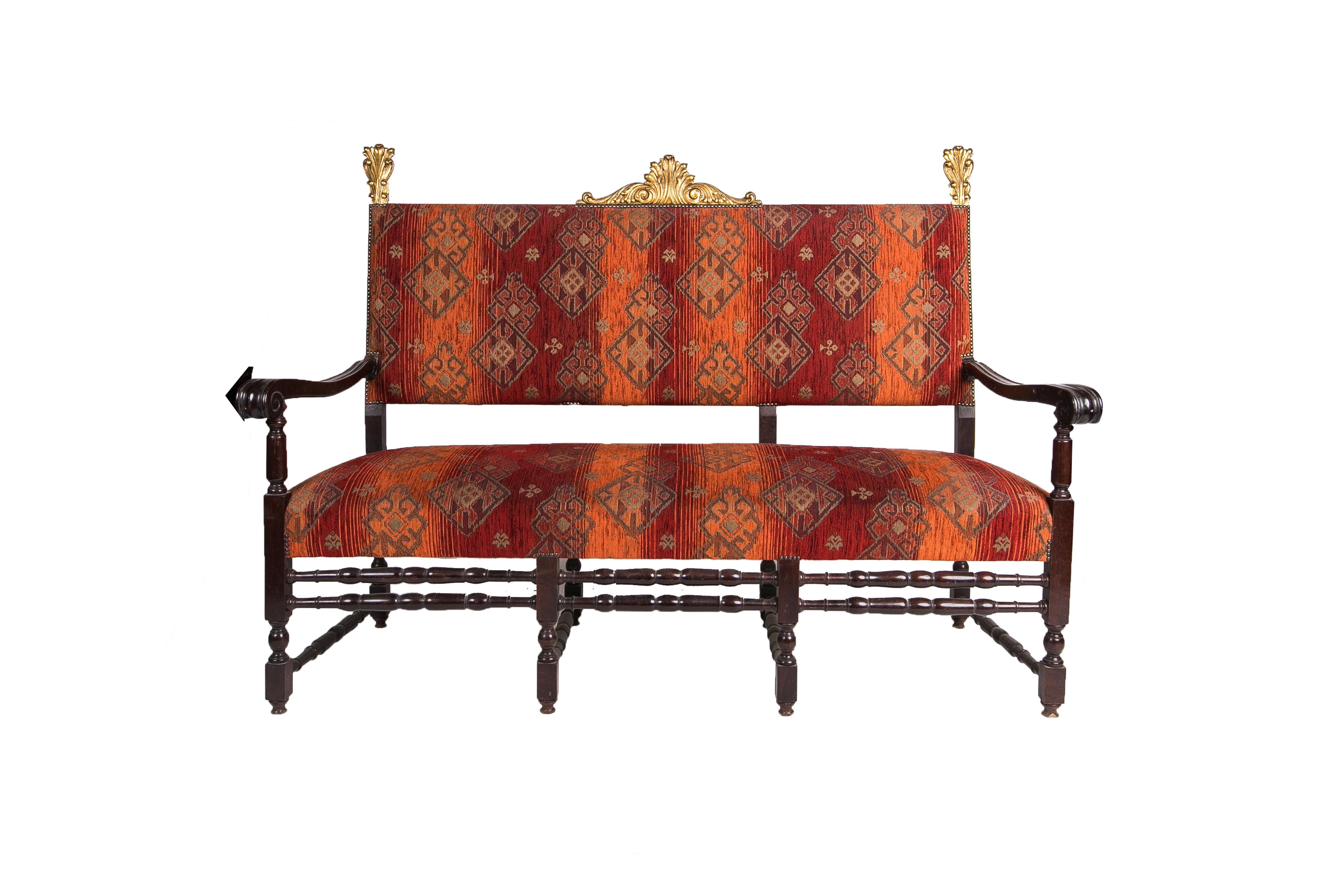 Carved walnut seating ensemble from the 19th century, with gilded decor. The pieces are in good, restaured condition.
(H/W/D)

Canape: 128 x 173 x 73 cm
Armchairs: 117 x 70 x 66 cm (2 pieces)