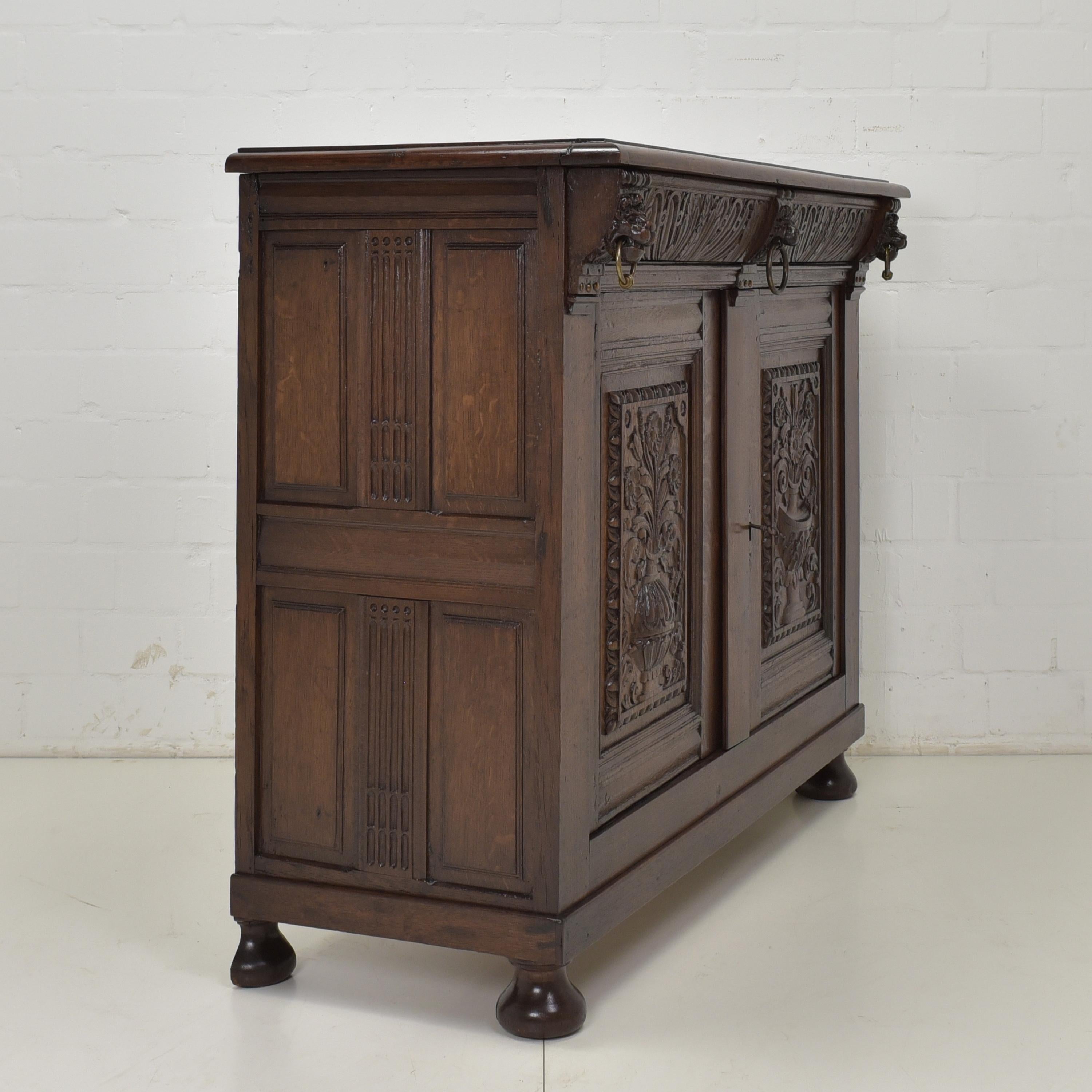 Renaissance Baroque Sideboard / Chest of Drawers / Cabinet in Oak, 1750 For Sale 6