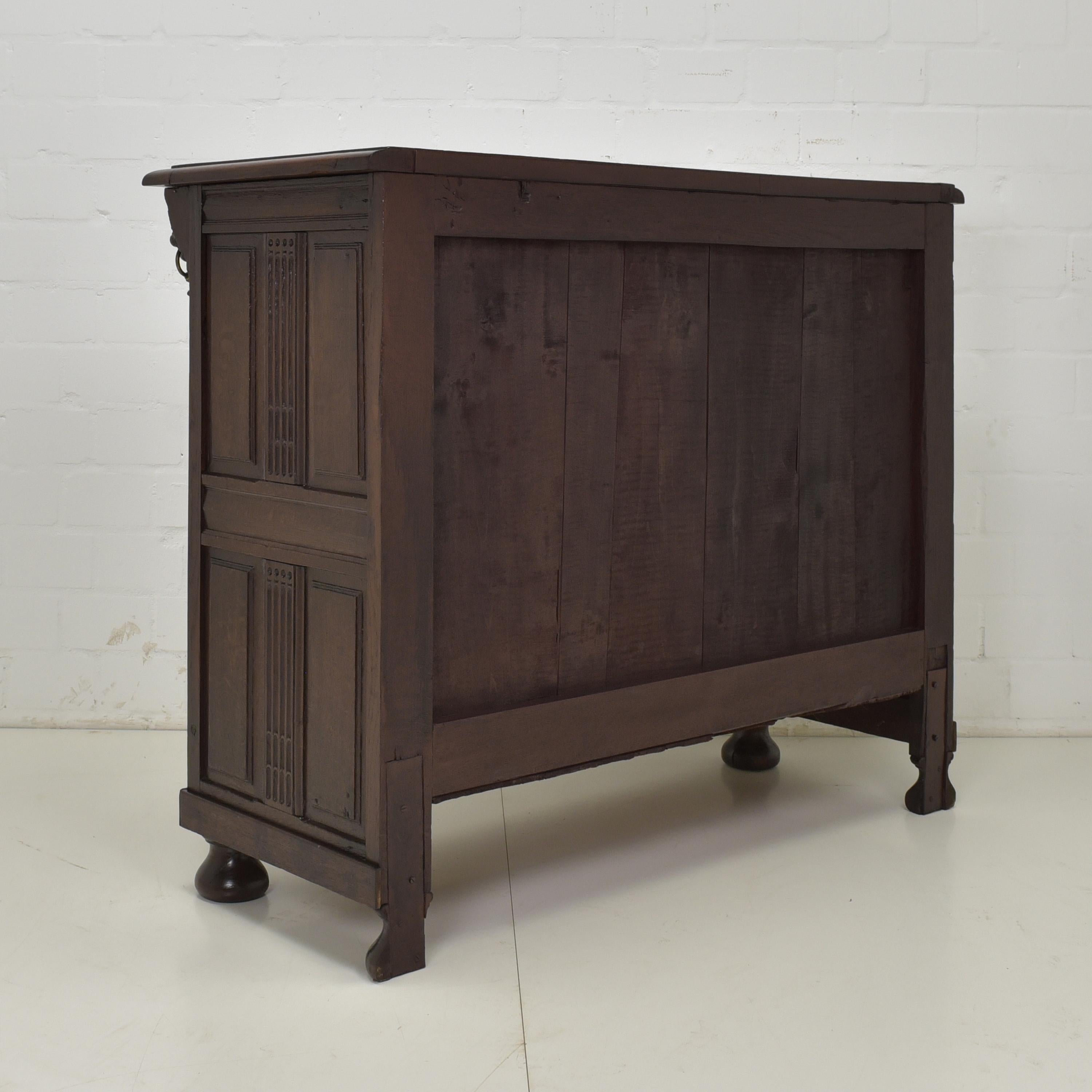 Renaissance Baroque Sideboard / Chest of Drawers / Cabinet in Oak, 1750 For Sale 7
