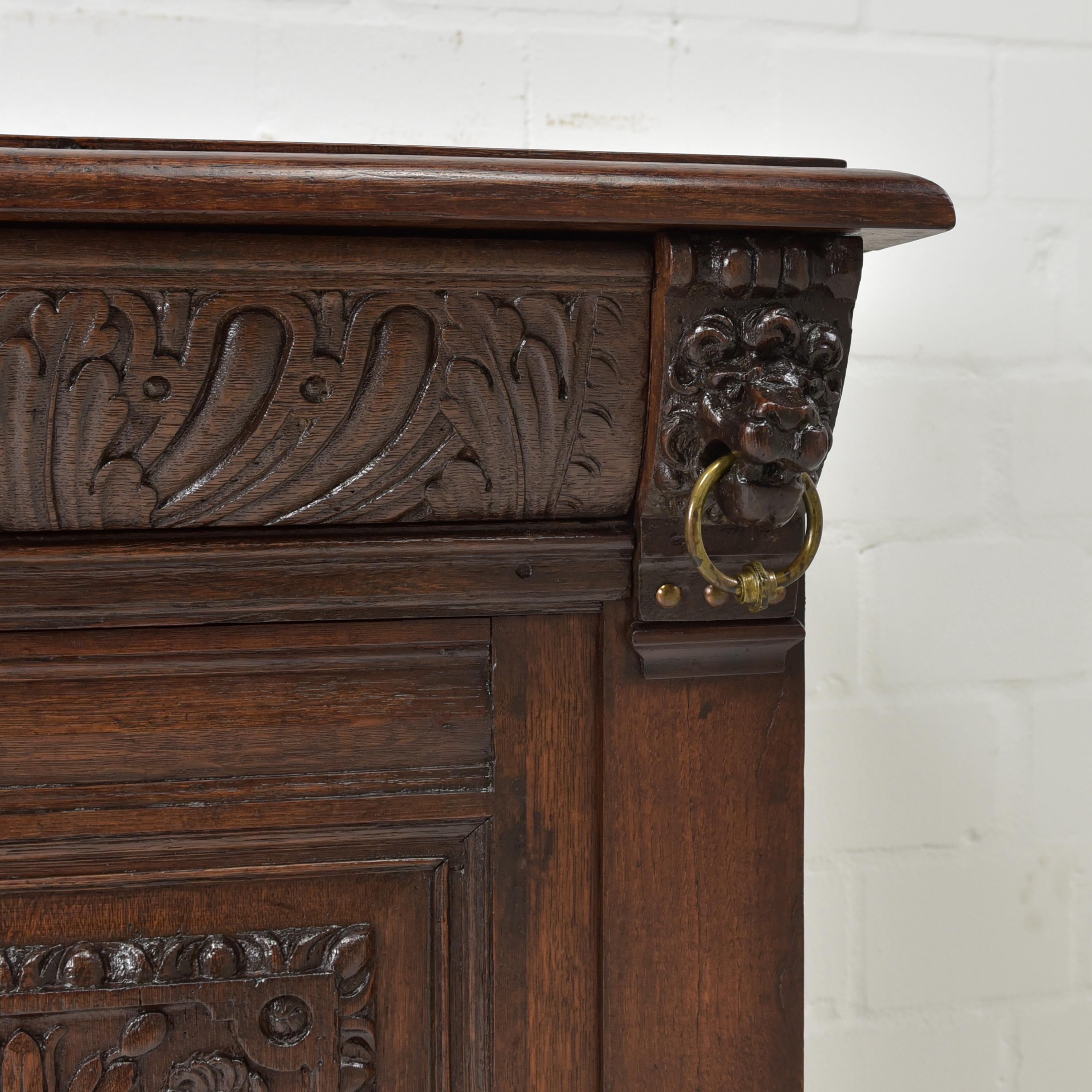 Renaissance Baroque Sideboard / Chest of Drawers / Cabinet in Oak, 1750 For Sale 3