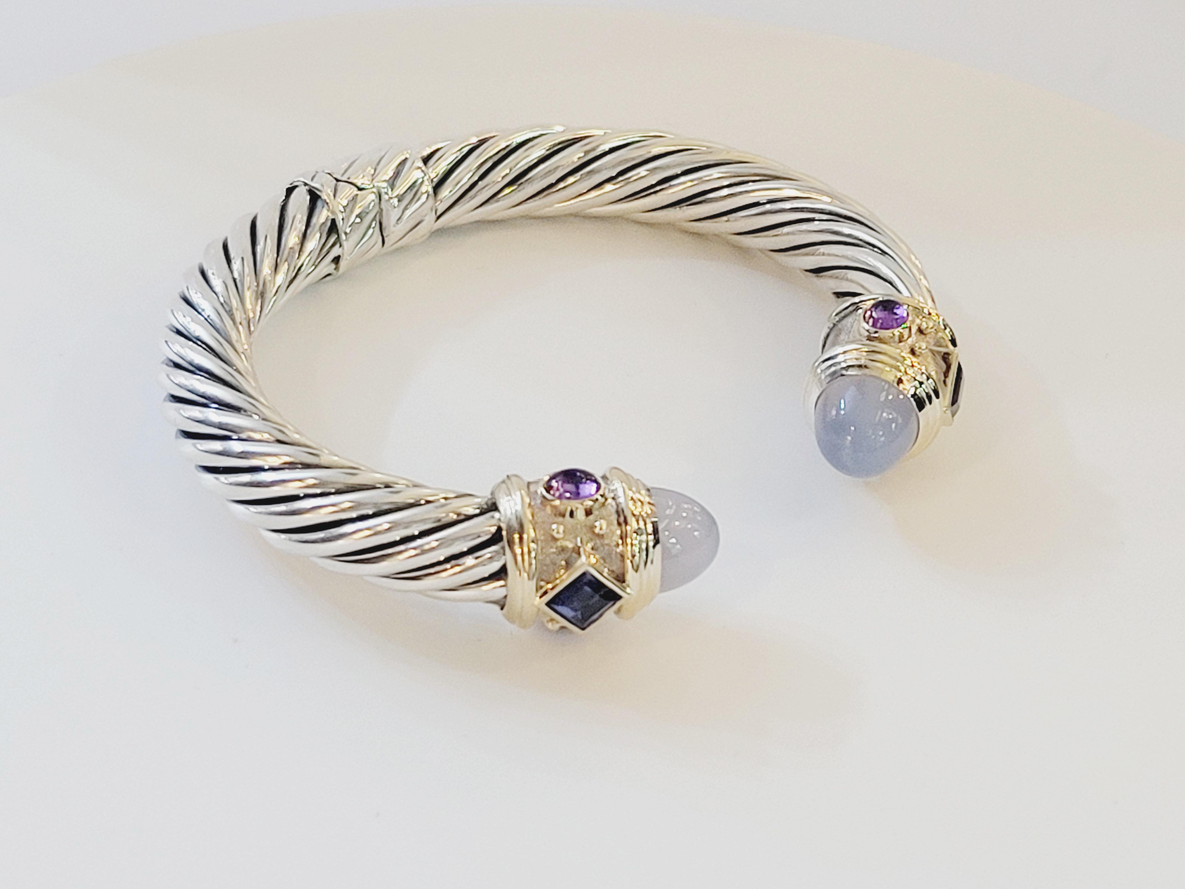 Brand David Yurman
Mint condition 
Type bracelet
Style cable
Bracelet 10mm
Sterling silver and 14-karat yellow gold
Main stone chalcedony
Comes with David Yurman original pouch