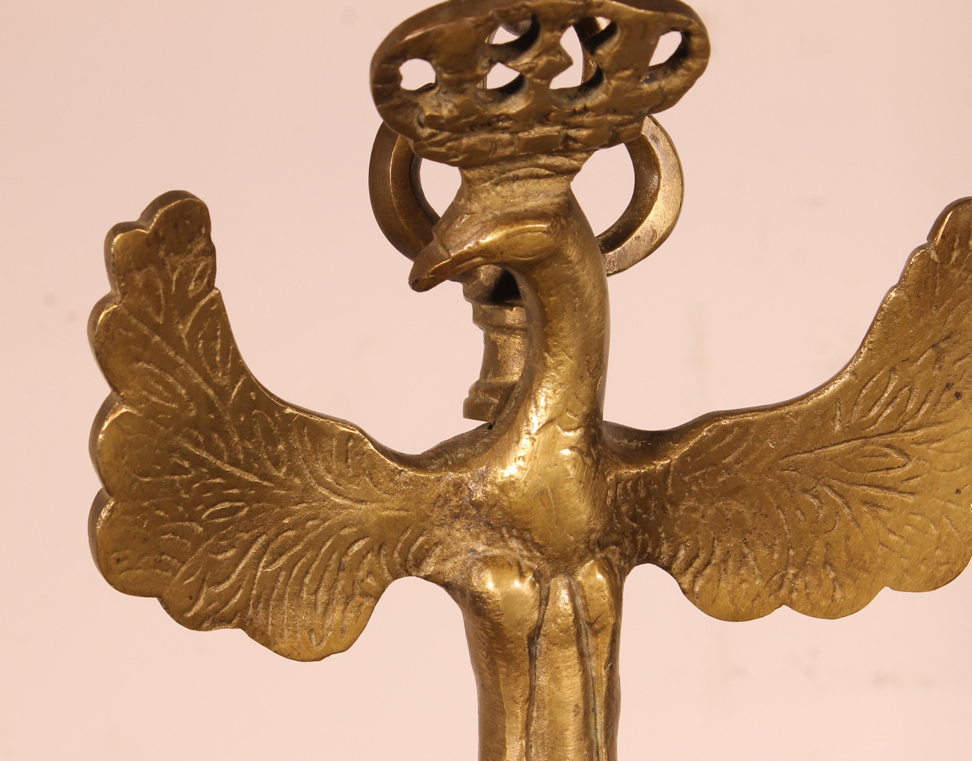 Lampadario rinascimentale in bronzo con 8 bracci luminosi decorati con uccelli in vendita 4