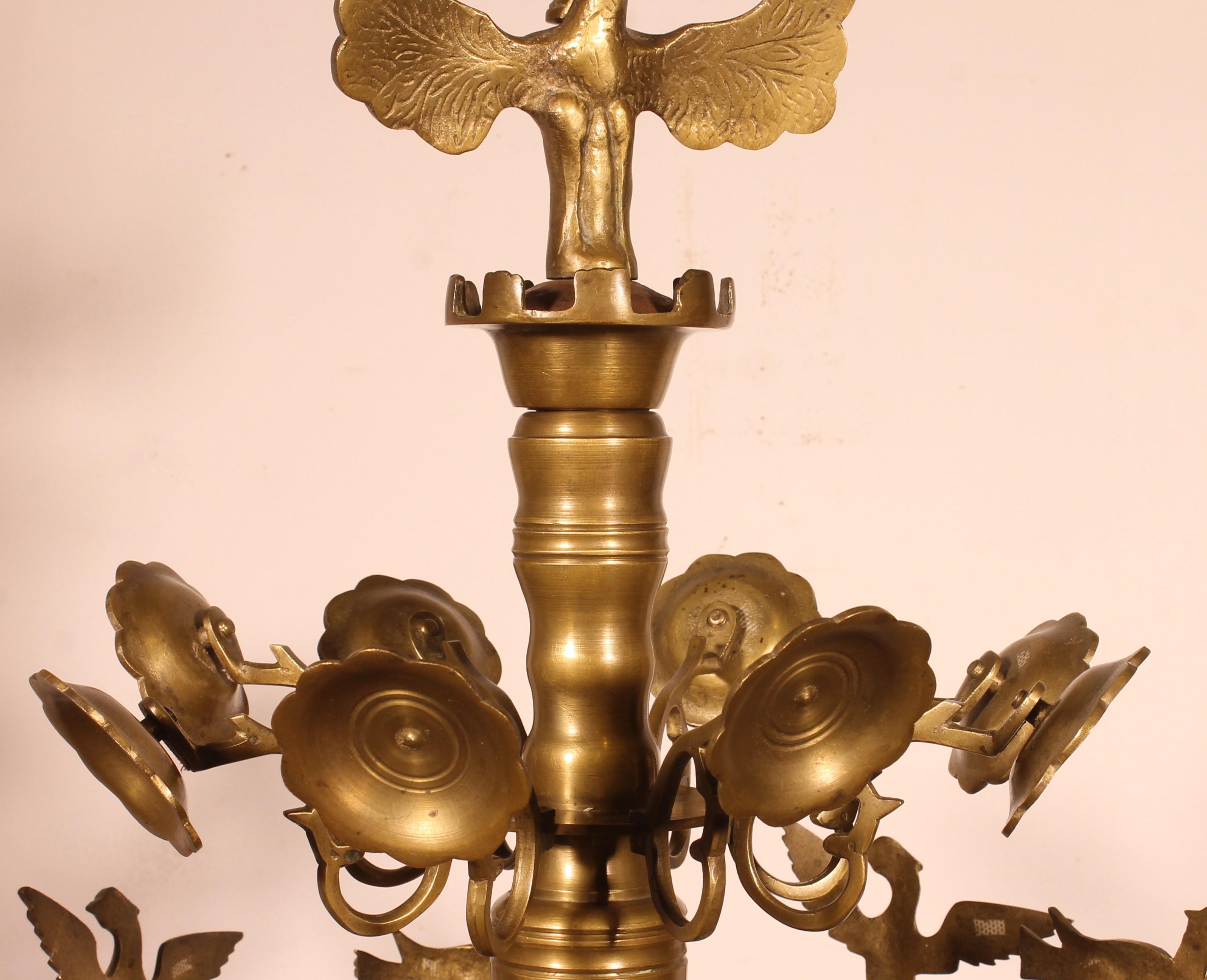 Rinascimento Lampadario rinascimentale in bronzo con 8 bracci luminosi decorati con uccelli in vendita