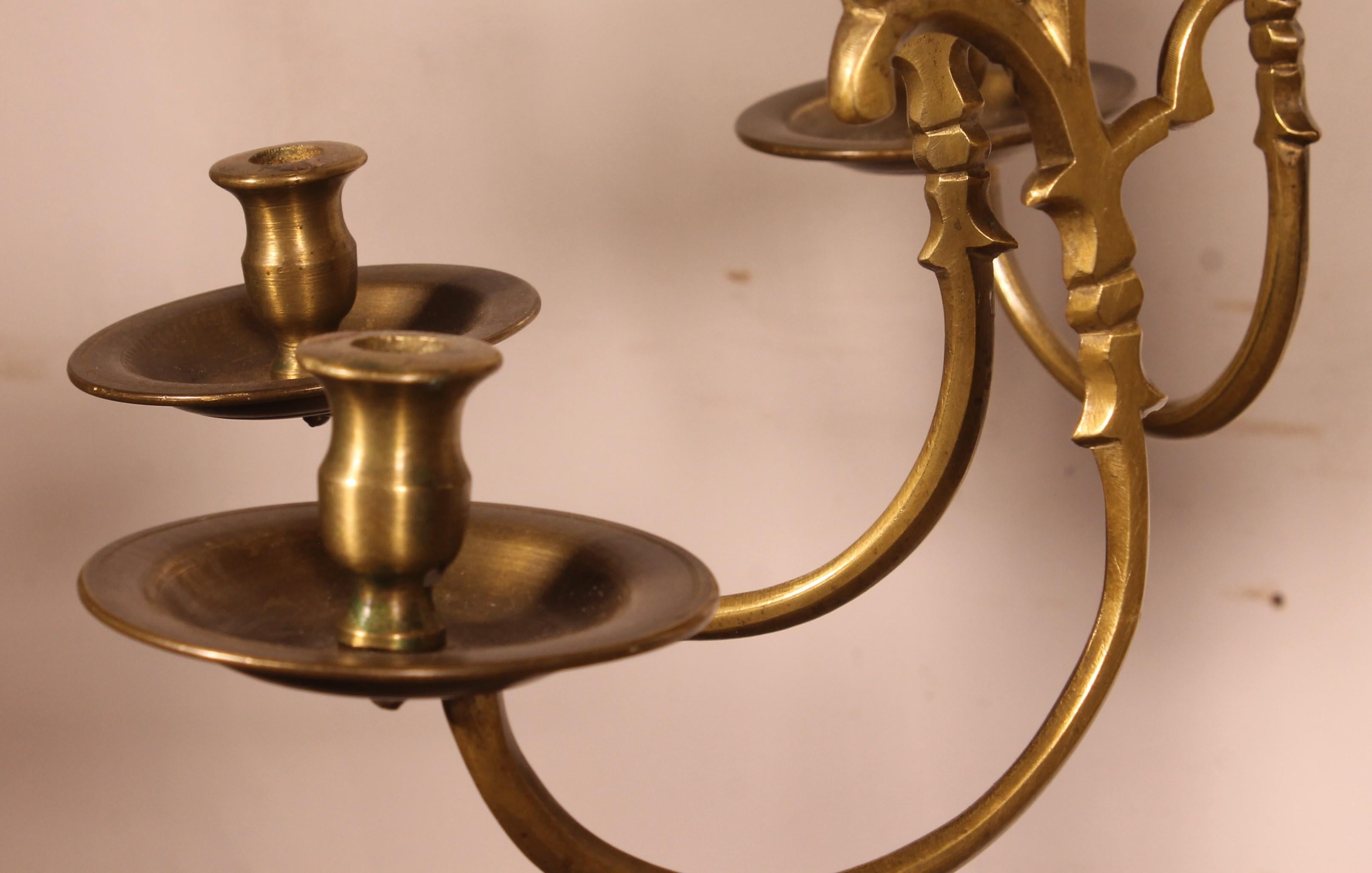 XIX secolo Lampadario rinascimentale in bronzo con 8 bracci luminosi decorati con uccelli in vendita