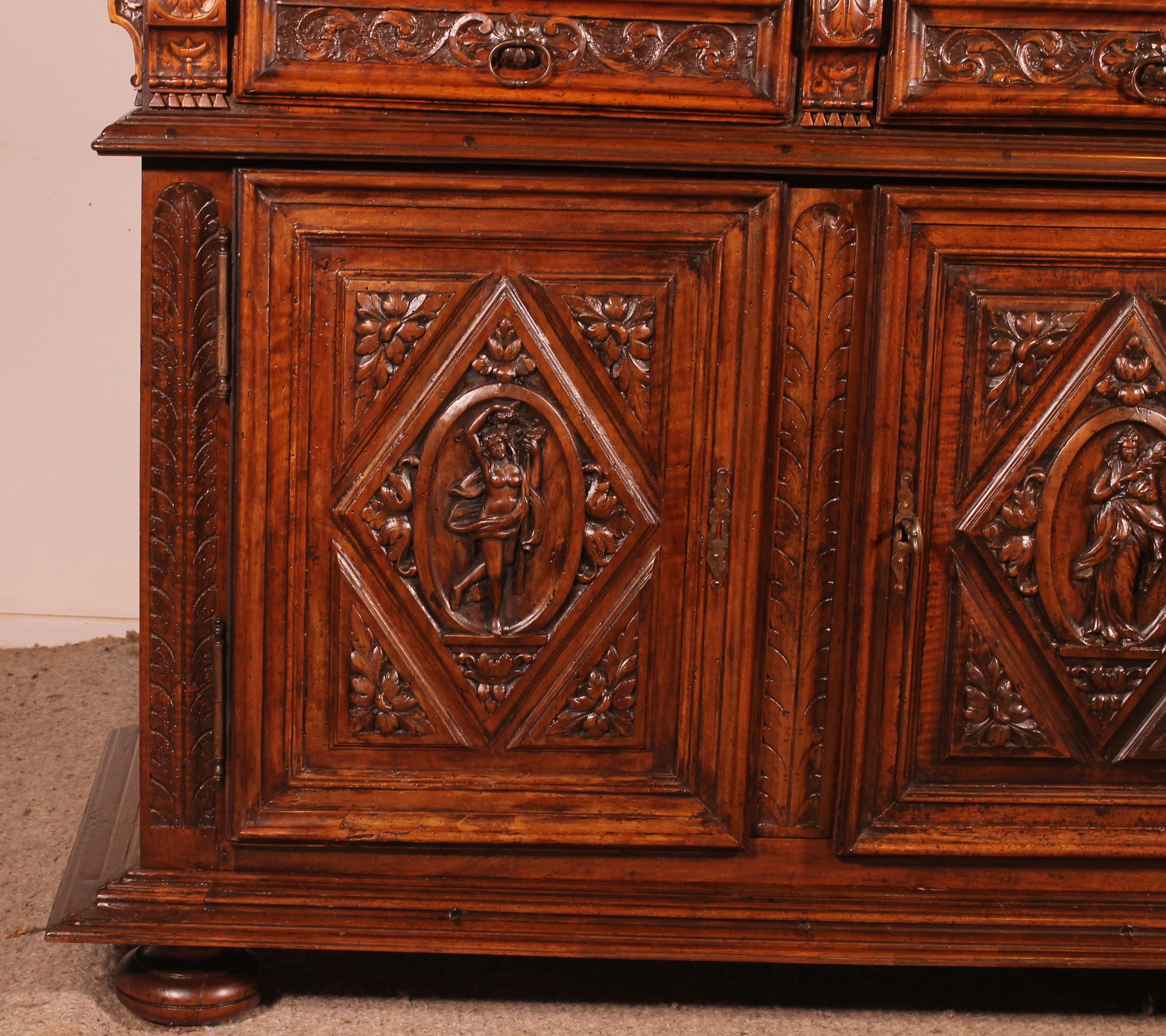 Renaissance Buffet Representing The 4 Seasons Circa 1580 - France In Good Condition For Sale In Brussels, Brussels