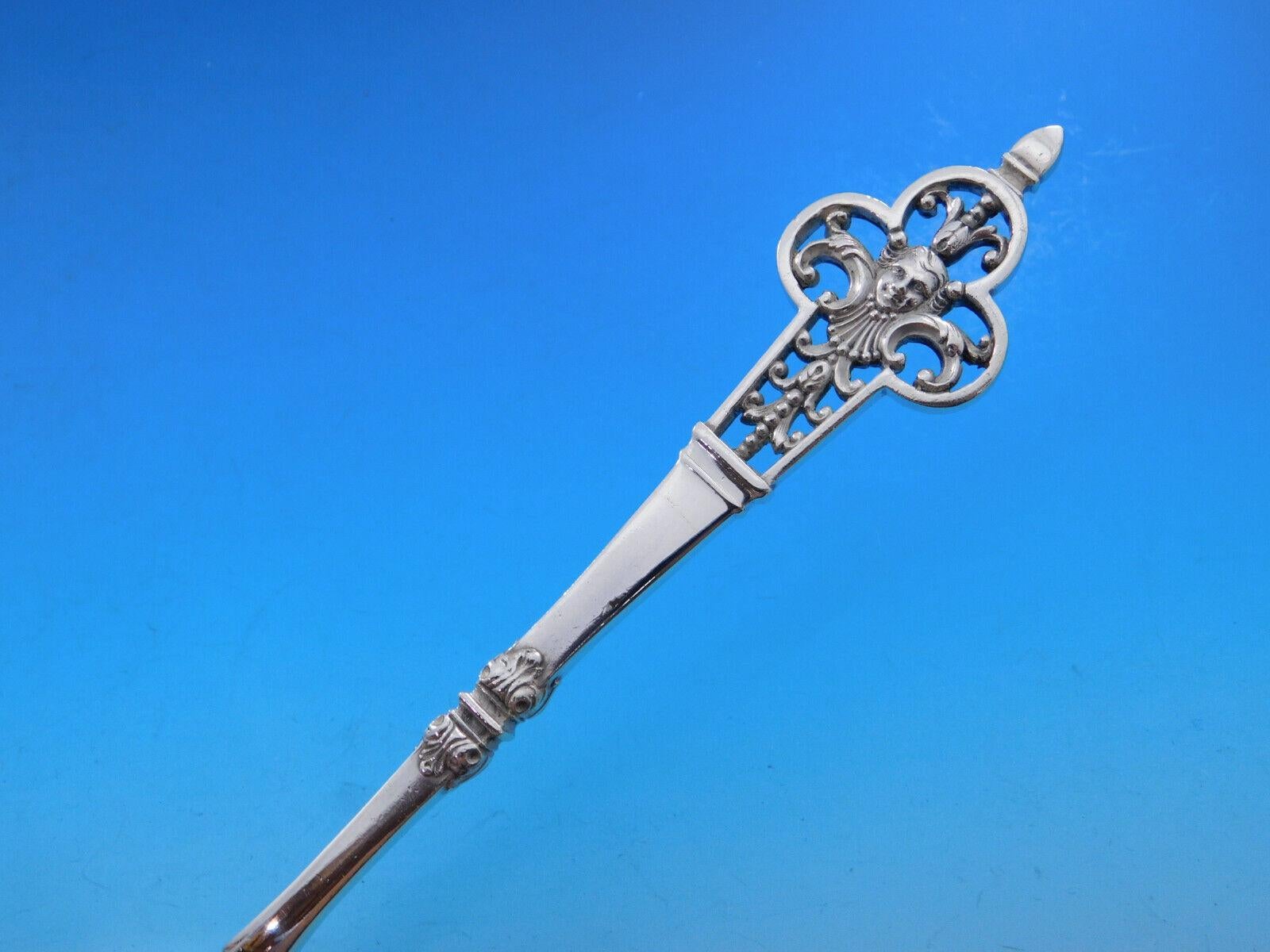 Los cubiertos de plata francesa Christofle han sido fabricados por maestros artesanos desde 1830. El estilo y el carácter revolucionarios de la vajilla Christofle proceden de colaboraciones con arquitectos, diseñadores y artistas innovadores de todo
