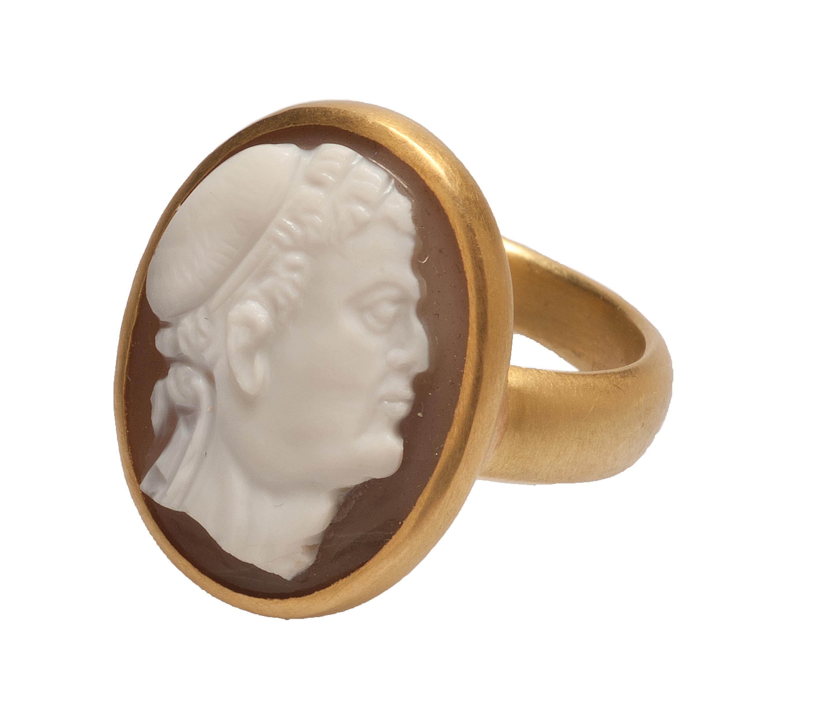 Renaissance Cameo Of Galba (?) in Modern Gold Setting
Europe, 17th (?) century
Onyx and gold
Weight: 10.2 g.; circumference: 51.8 mm.; size: US 6, UK L ½

Substantial D-section hoop in brushed gold supports an oval bezel set with an onyx (white
