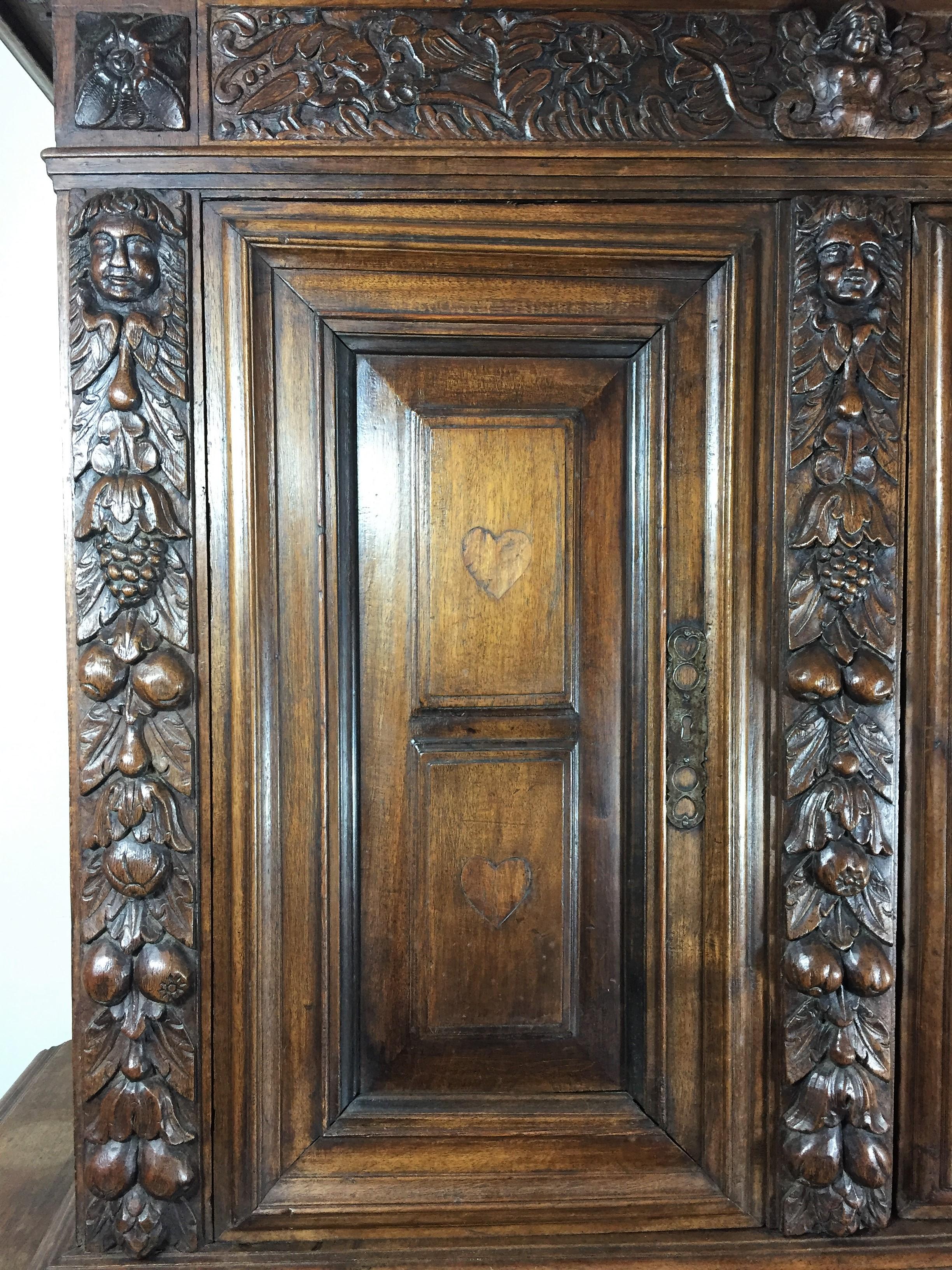 French Carved Walnut Double Trunk Buffet - Renaissance circa 1600 - France In Good Condition For Sale In Beuzevillette, FR