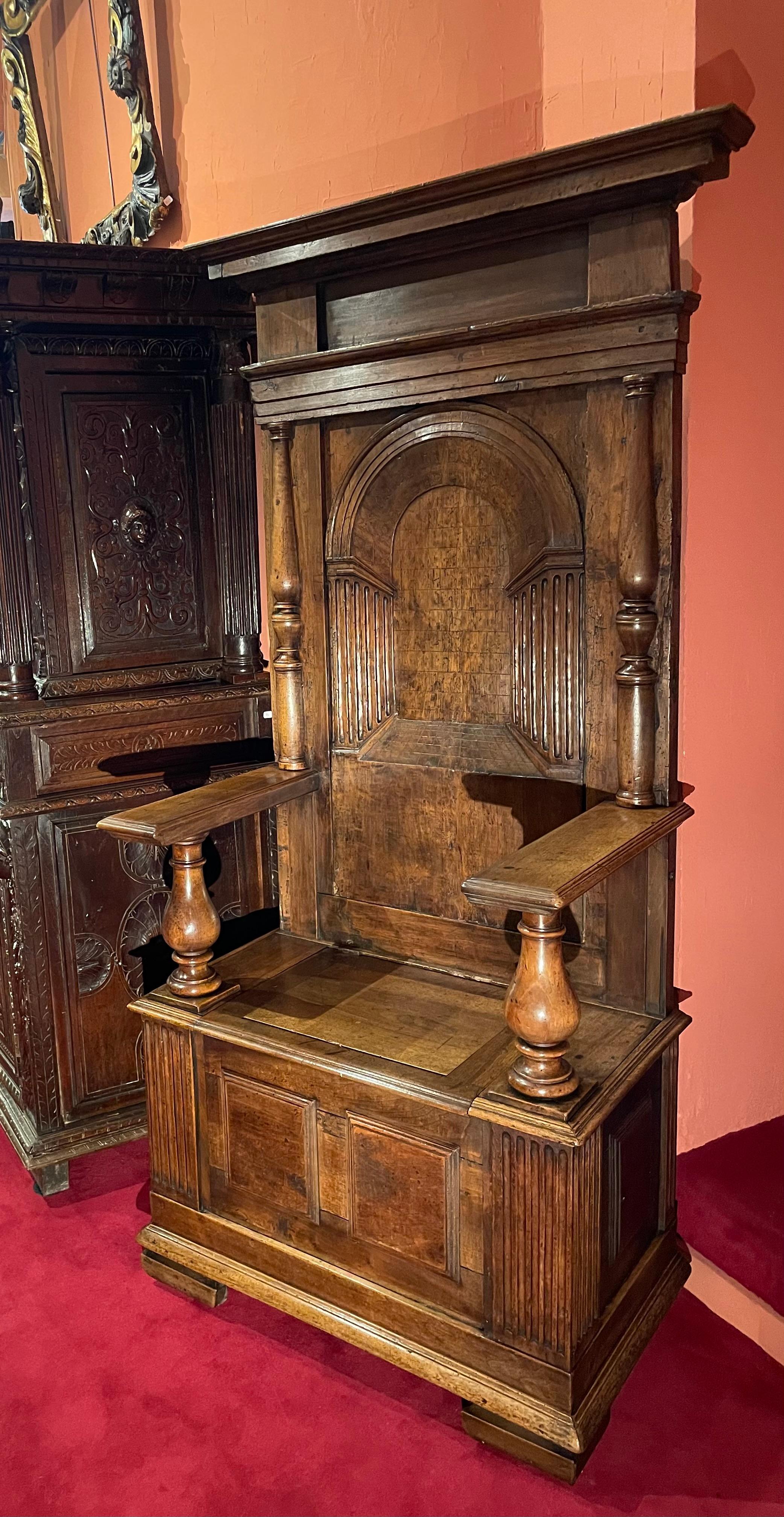 Renaissance Cathedra with Perspective Motif In Good Condition For Sale In Saint-Ouen, FR