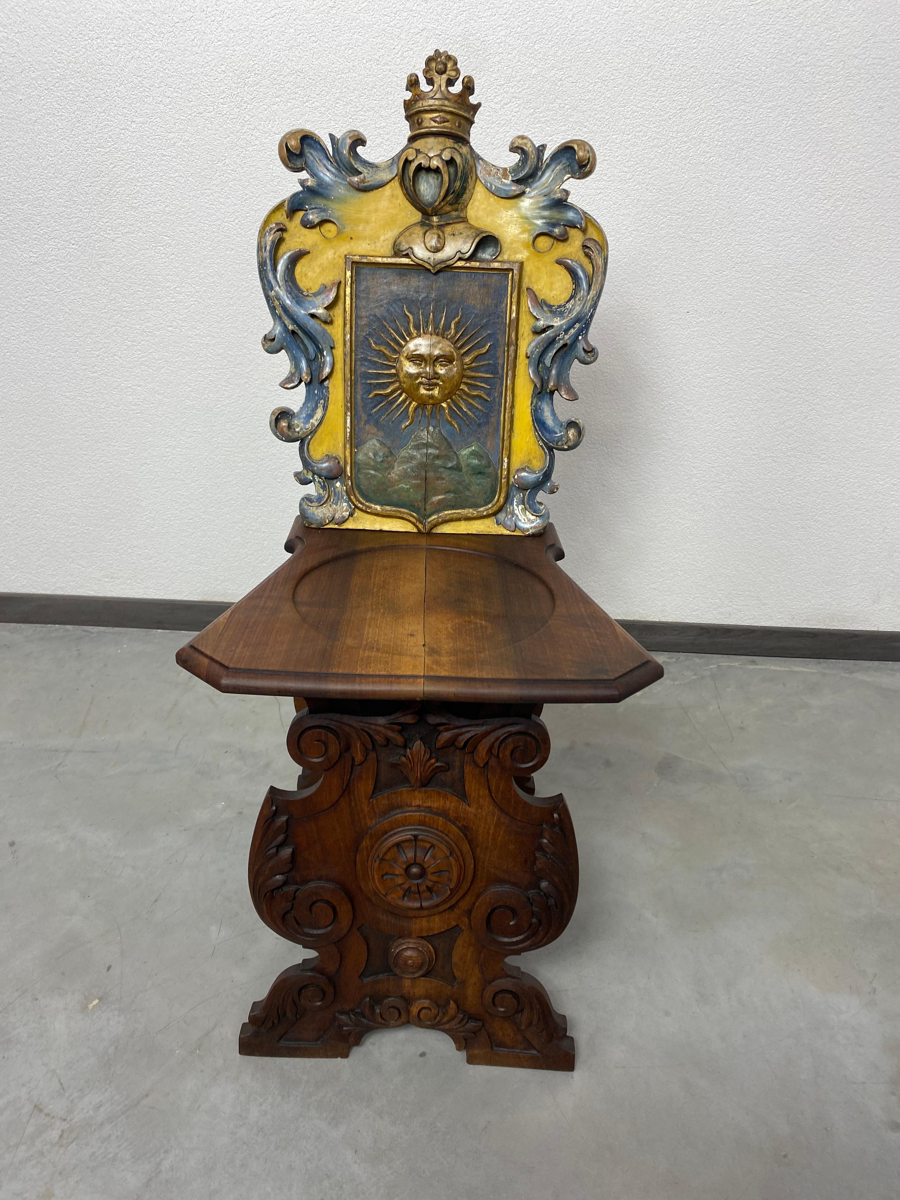Renaissance chair with heraldic emblems of the Szontágh de Igló et Zabar family In Excellent Condition For Sale In Banská Štiavnica, SK