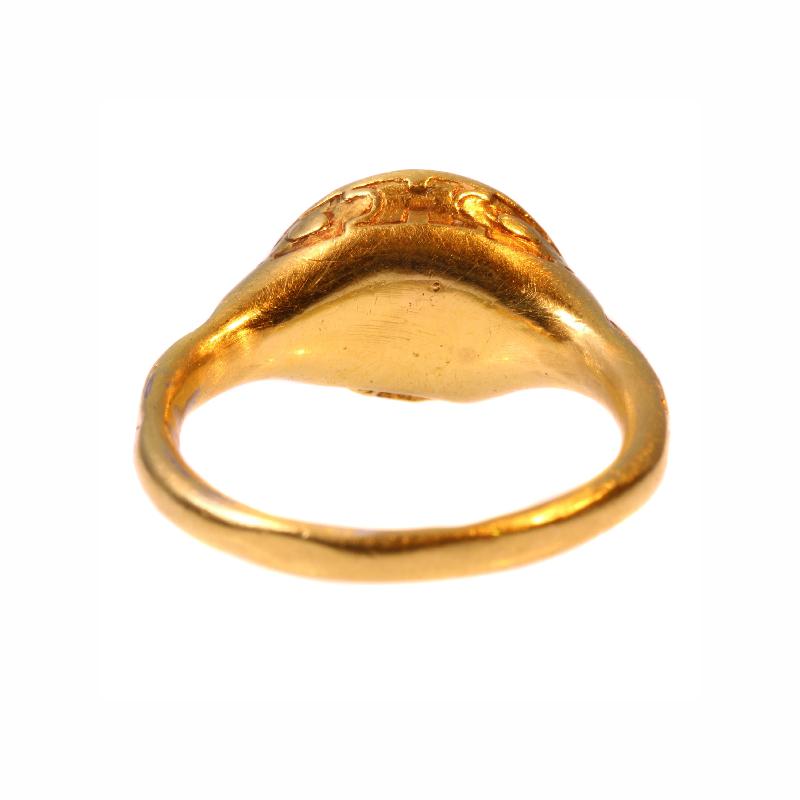 Renaissance Coat of Arms Enamel Rock Crystal 18 Karat Yellow Gold Ring For Sale 7
