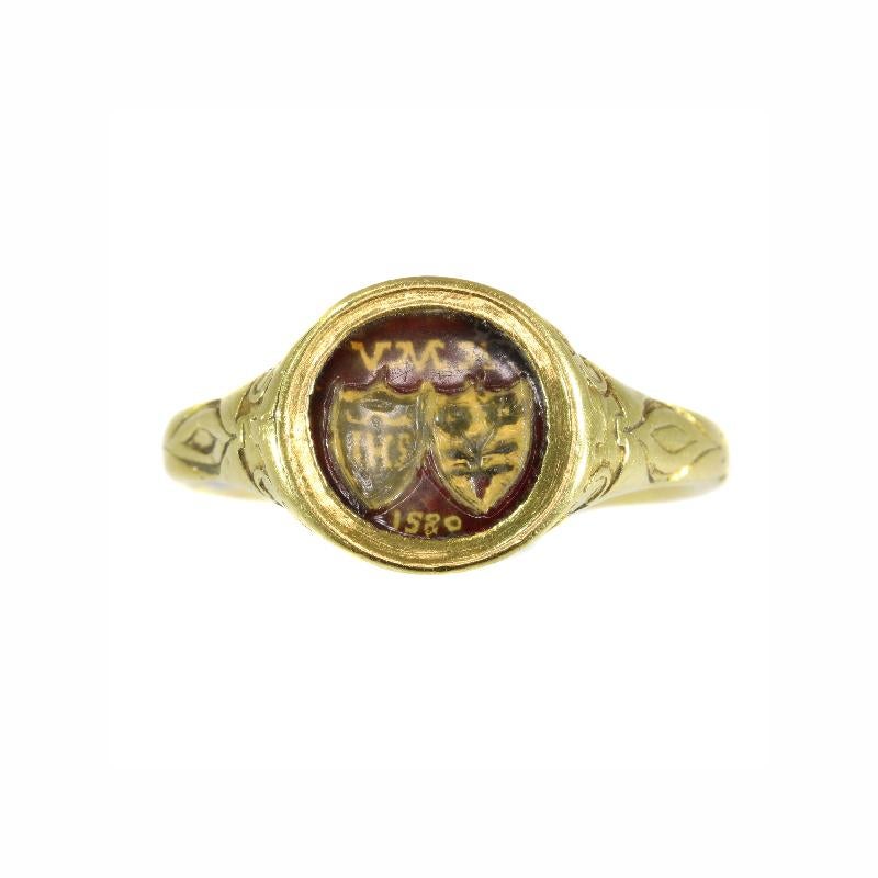 Renaissance Coat of Arms Enamel Rock Crystal 18 Karat Yellow Gold Ring In Fair Condition For Sale In Antwerp, BE